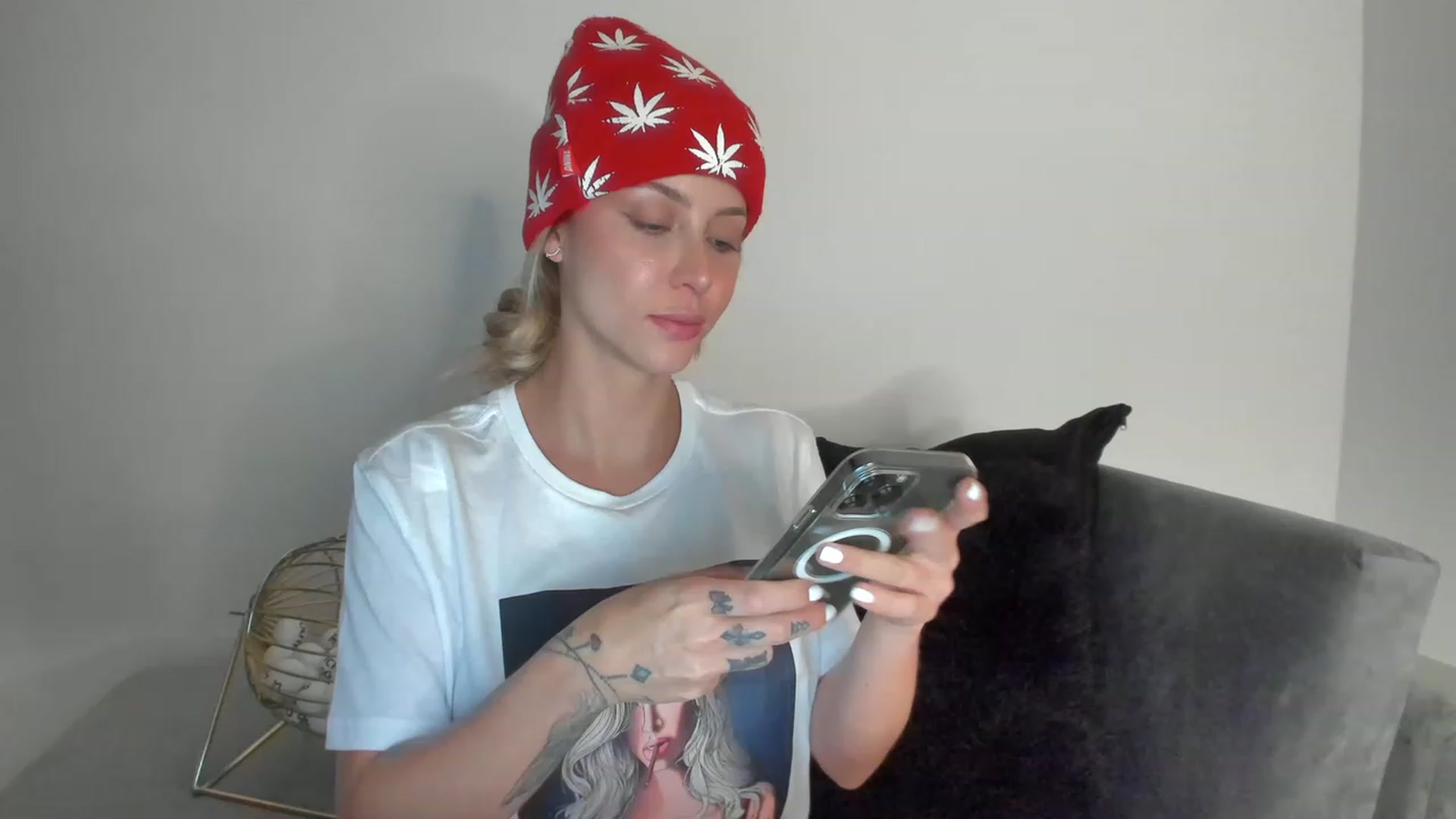 Gallery image thumbnail from Kimtylor_'s myfreecams stream on, 12/10/2022, 02:39 image 19 of 20