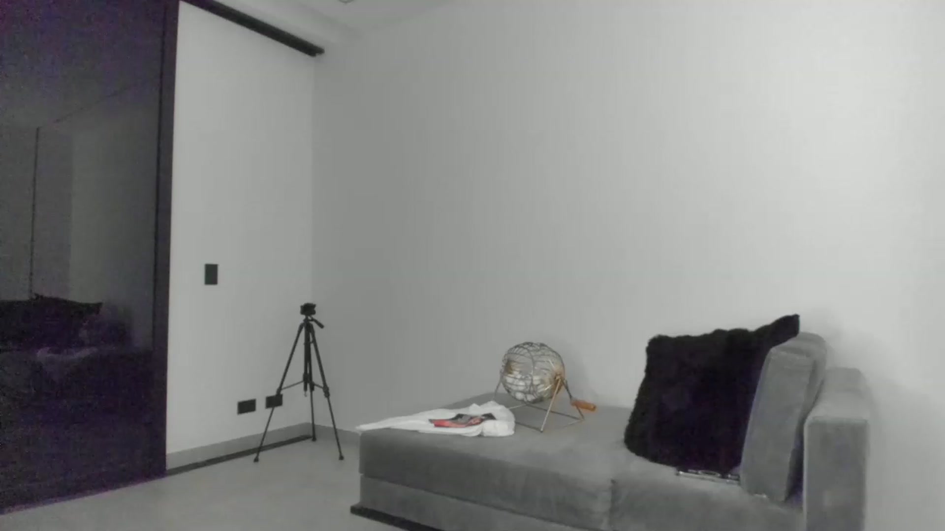 Gallery image thumbnail from Kimtylor_'s myfreecams stream on, 12/10/2022, 04:04 image 18 of 20