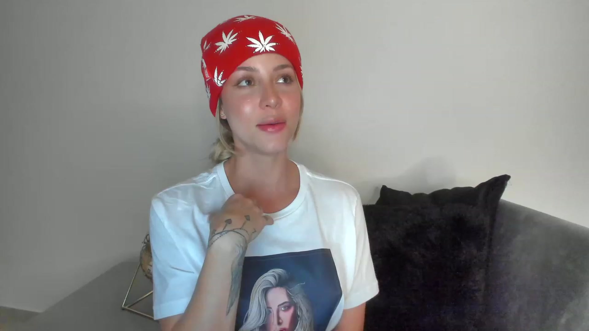 Gallery image thumbnail from Kimtylor_'s myfreecams stream on, 12/10/2022, 04:04 image 6 of 20
