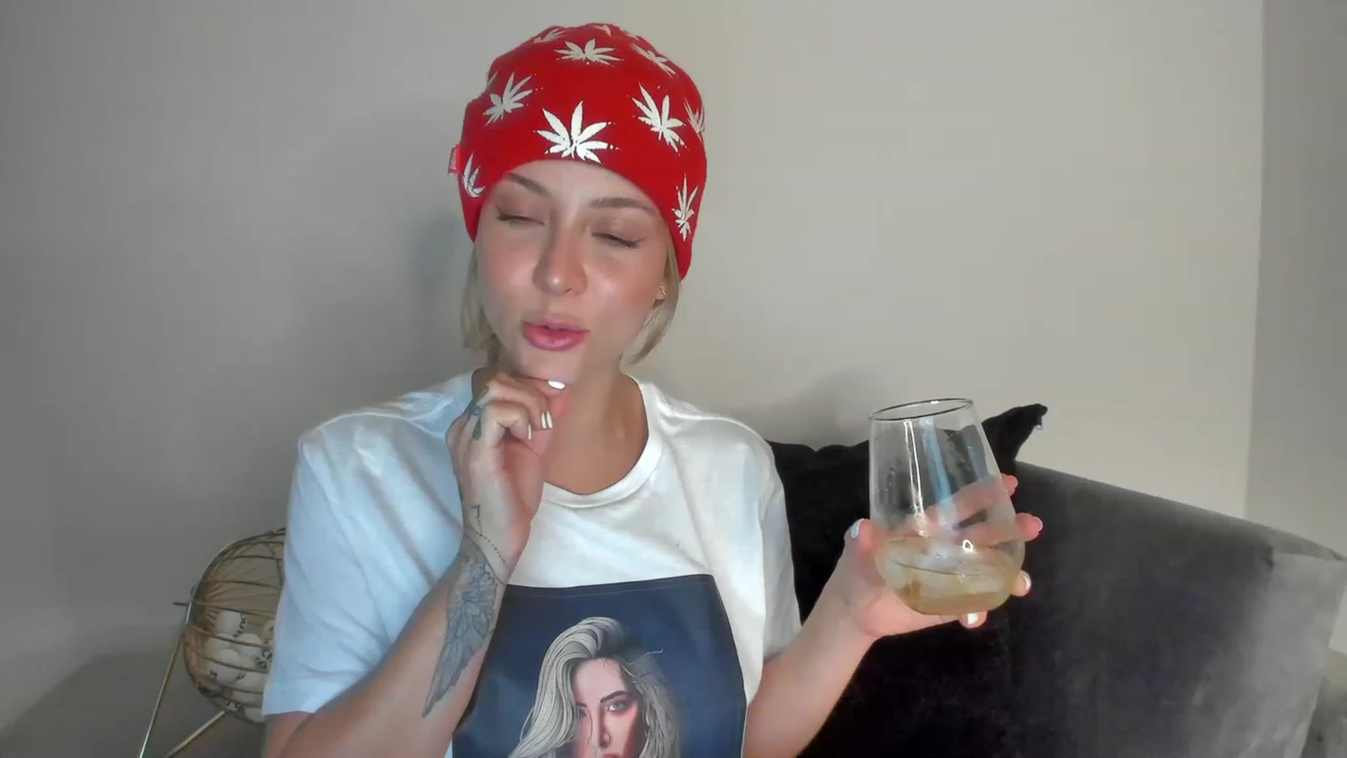Gallery image thumbnail from Kimtylor_'s myfreecams stream on, 12/10/2022, 04:04 image 3 of 20