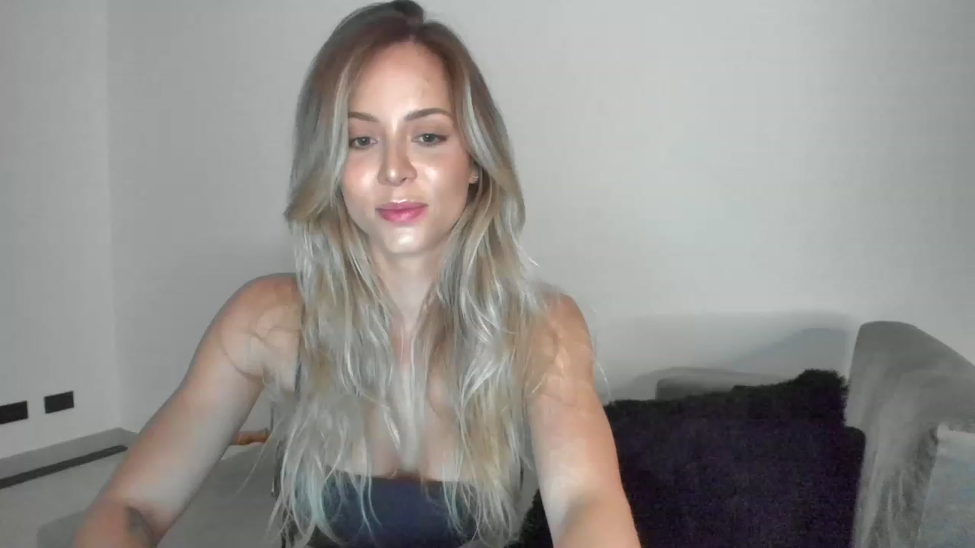 Gallery image thumbnail from Kimtylor_'s myfreecams stream on, 12/15/2022, 04:14 image 8 of 20