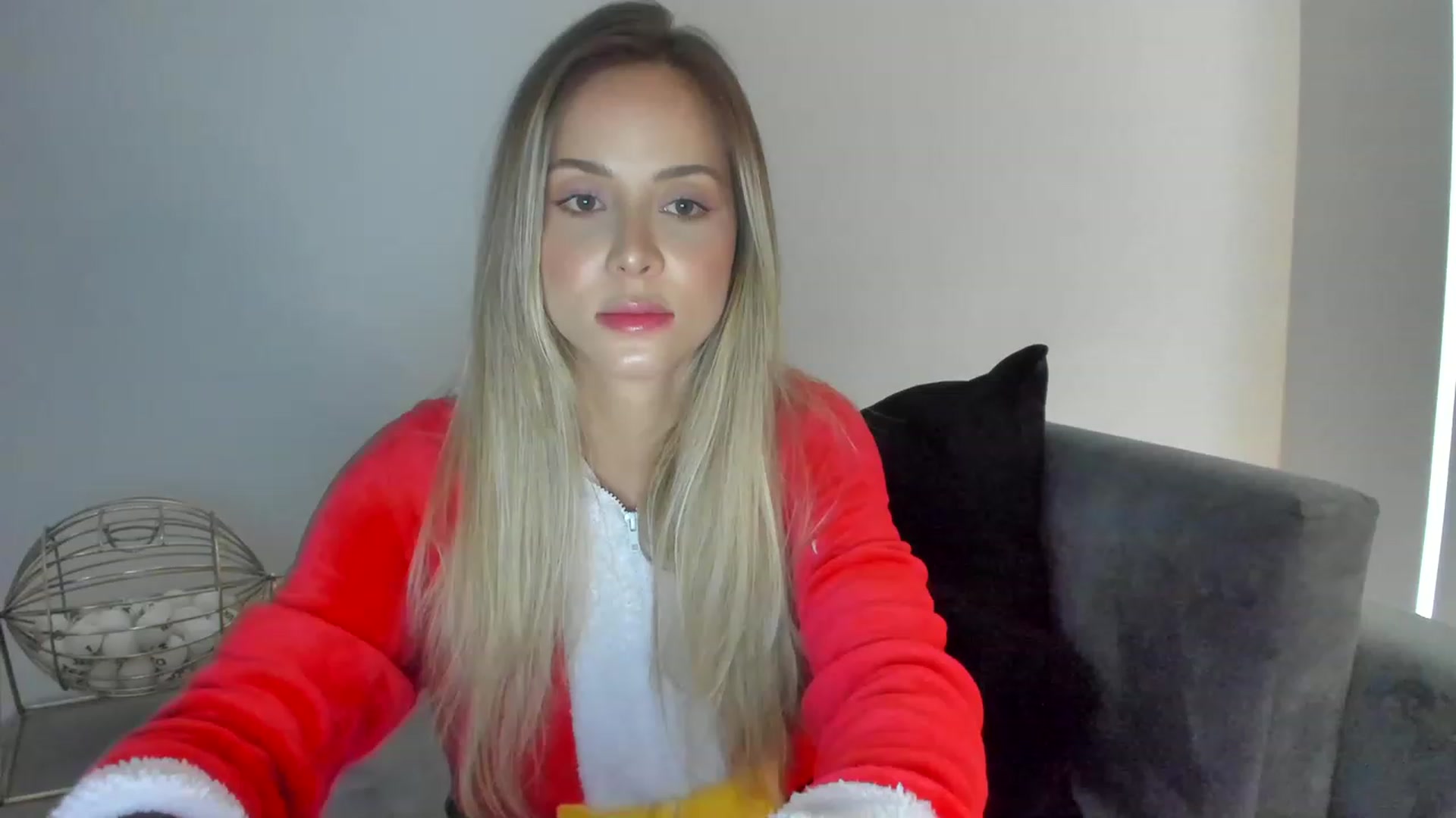Gallery image thumbnail from Kimtylor_'s myfreecams stream on, 12/24/2022, 03:24 image 1 of 20
