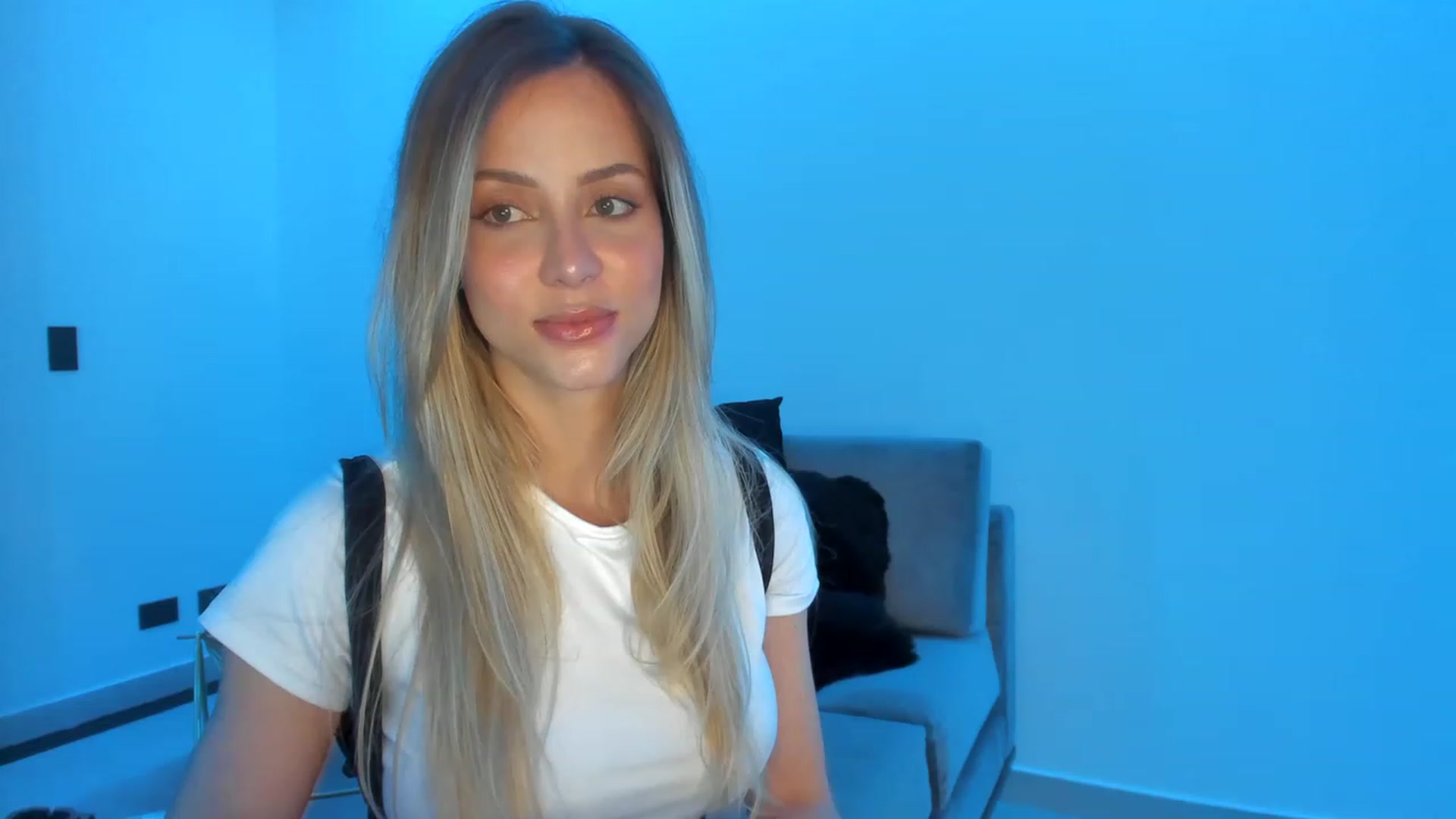 Gallery image thumbnail from Kimtylor_'s myfreecams stream on, 01/05/2023, 03:54 image 2 of 20