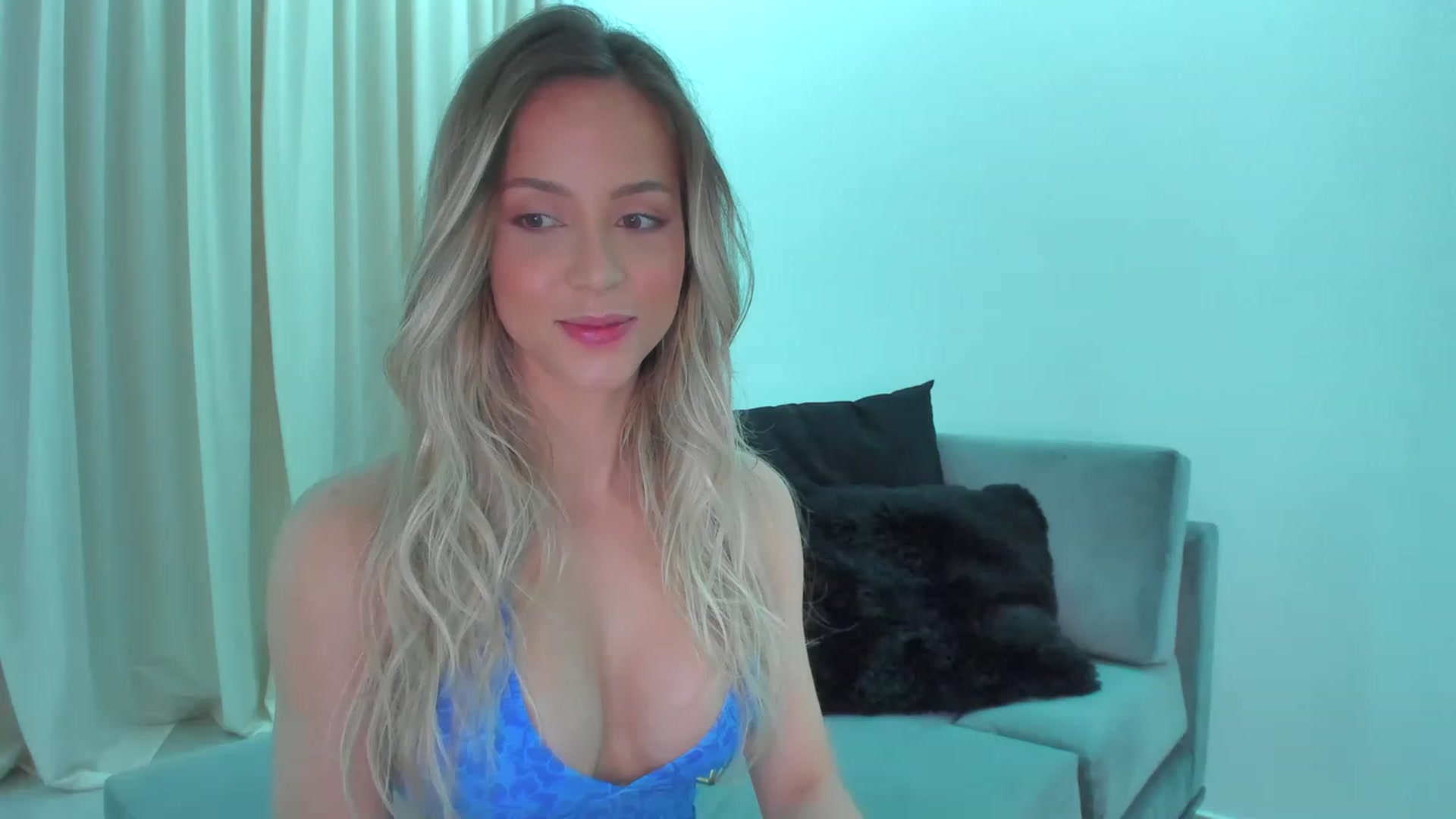 Gallery image thumbnail from Kimtylor_'s myfreecams stream on, 01/08/2023, 03:19 image 7 of 20