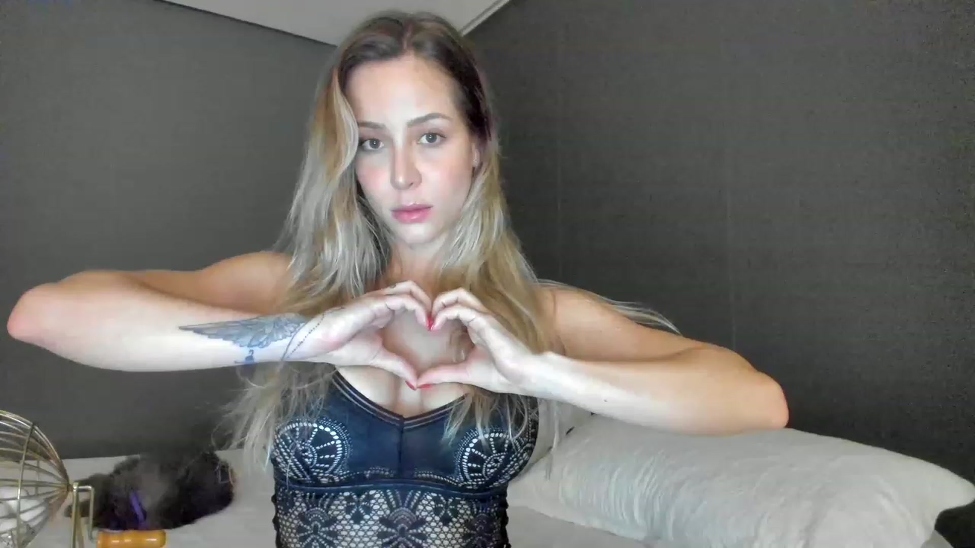 Gallery image thumbnail from Kimtylor_'s myfreecams stream on, 01/13/2023, 03:33 image 8 of 20