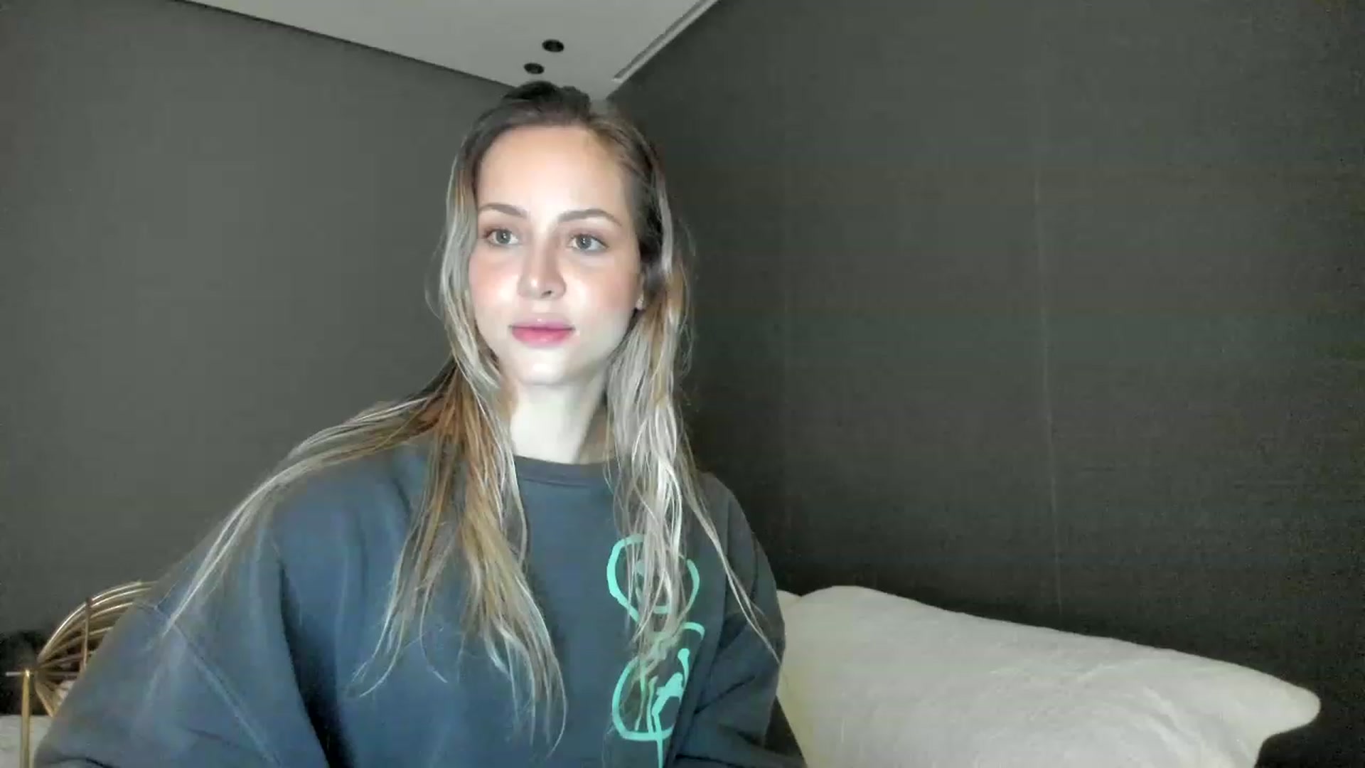 Gallery image thumbnail from Kimtylor_'s myfreecams stream on, 01/13/2023, 03:33 image 1 of 20