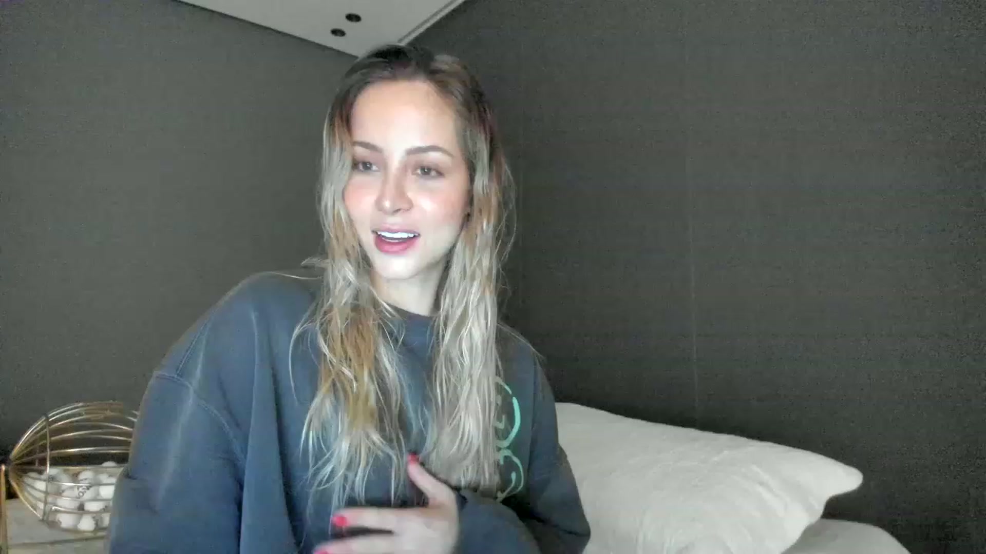 Gallery image thumbnail from Kimtylor_'s myfreecams stream on, 01/13/2023, 03:33 image 2 of 20