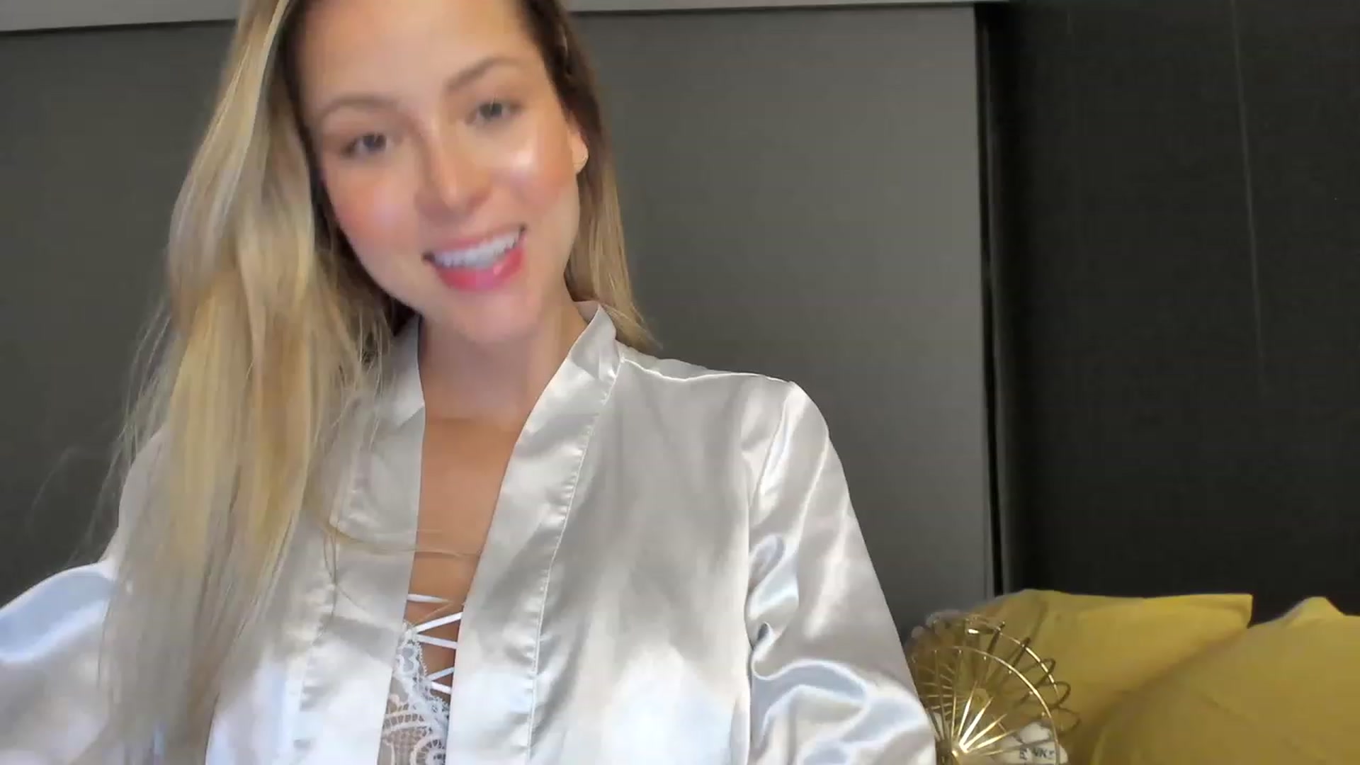 Gallery image thumbnail from Kimtylor_'s myfreecams stream on, 01/19/2023, 04:56 image 3 of 20