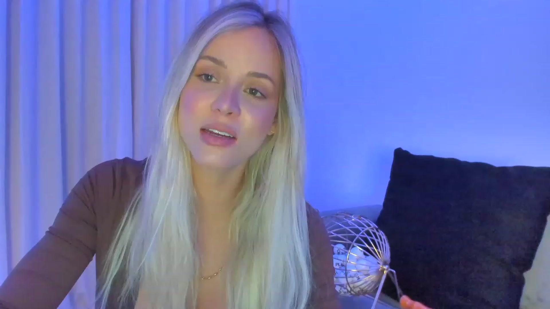 Gallery image thumbnail from Kimtylor_'s myfreecams stream on, 02/01/2023, 02:56 image 17 of 20