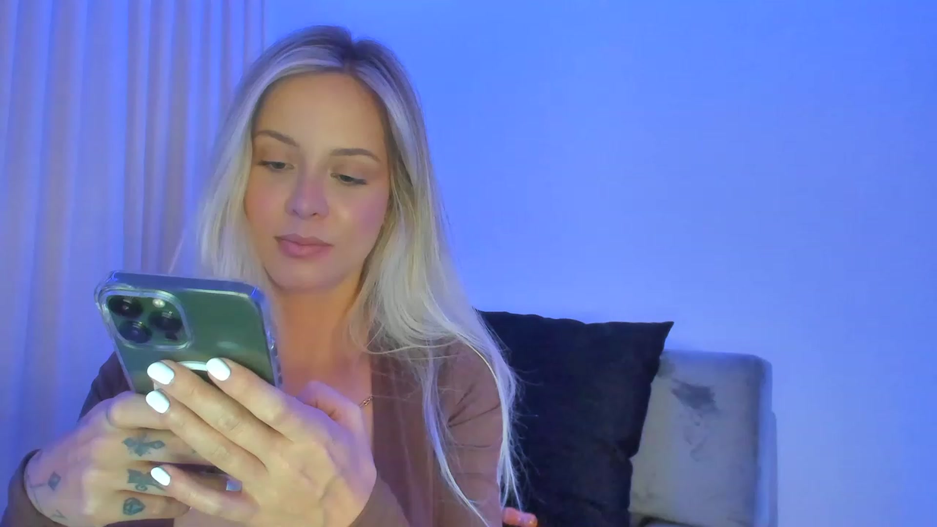 Gallery image thumbnail from Kimtylor_'s myfreecams stream on, 02/01/2023, 02:56 image 11 of 20