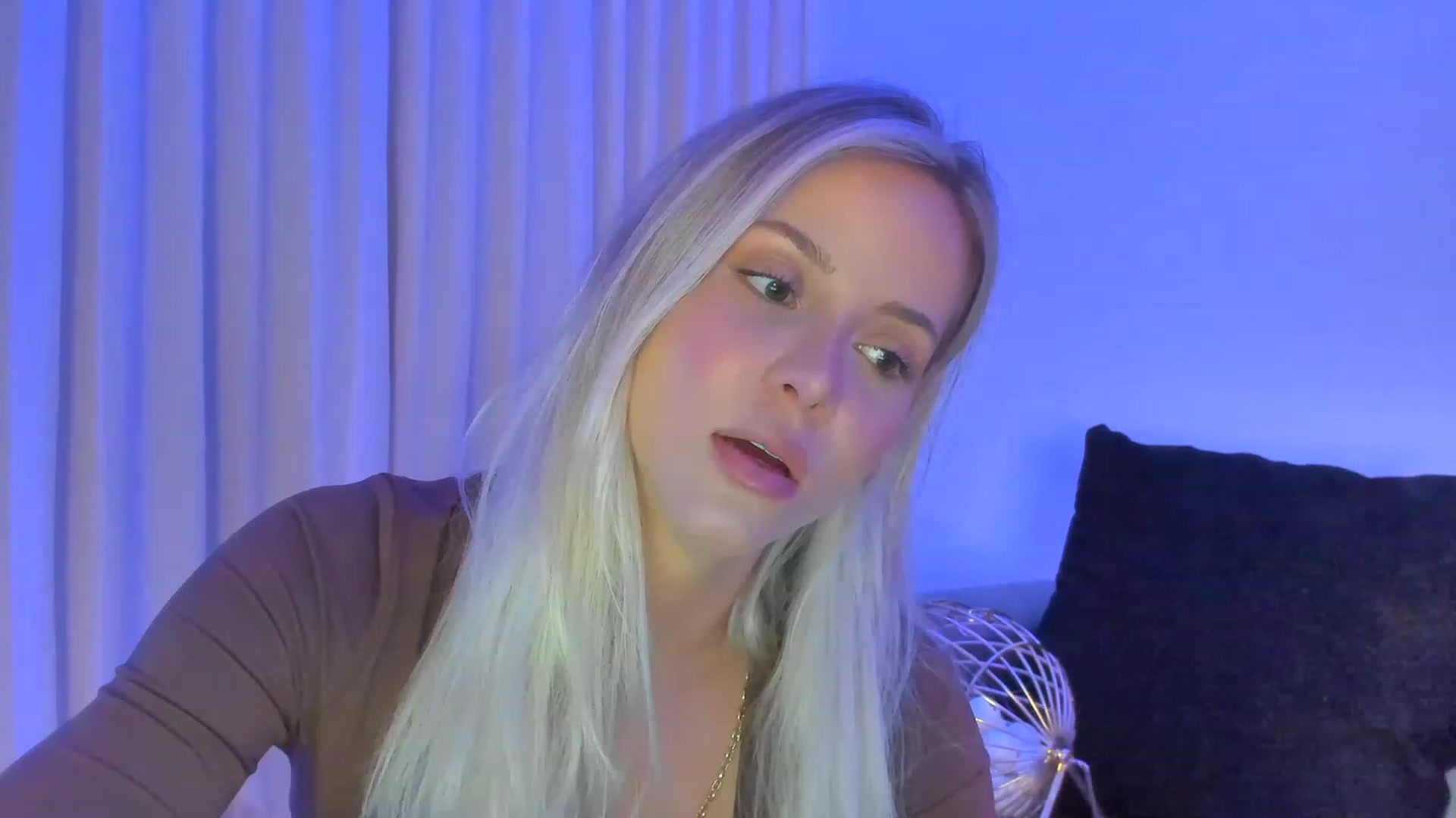 Gallery image thumbnail from Kimtylor_'s myfreecams stream on, 02/01/2023, 02:56 image 19 of 20