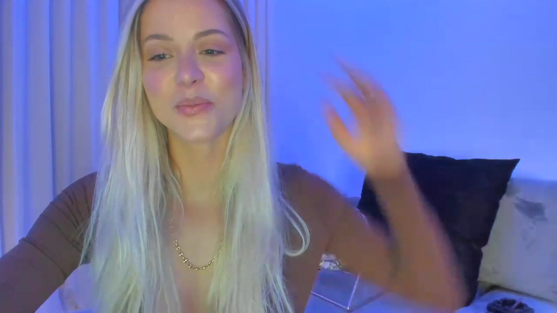 Gallery image thumbnail from Kimtylor_'s myfreecams stream on, 02/01/2023, 02:56 image 15 of 20