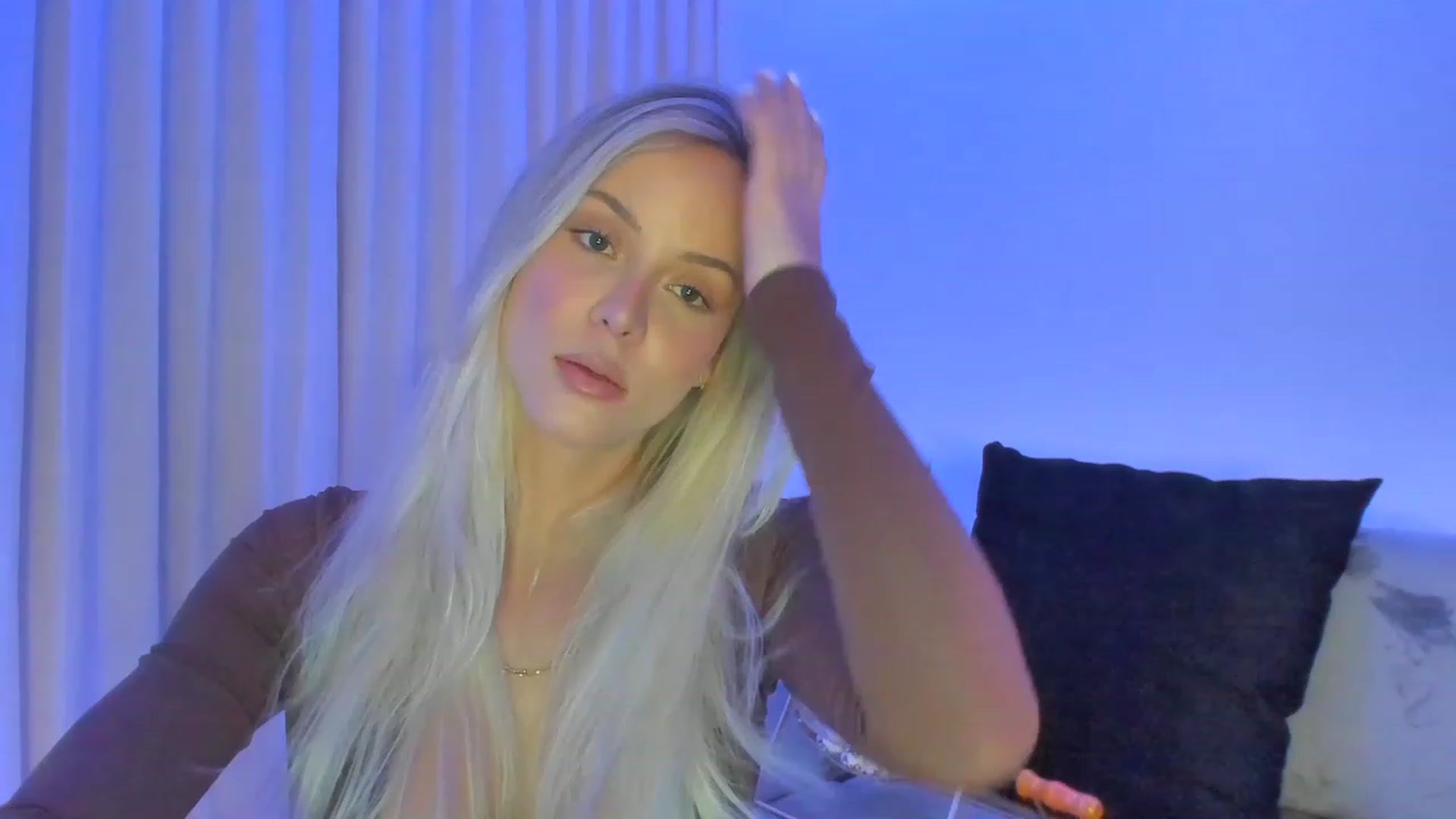 Gallery image thumbnail from Kimtylor_'s myfreecams stream on, 02/01/2023, 02:56 image 14 of 20