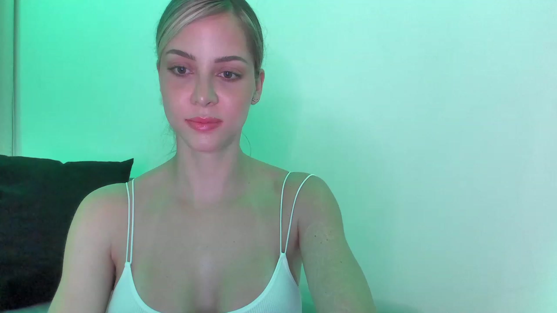 Gallery image thumbnail from Kimtylor_'s myfreecams stream on, 02/18/2023, 23:25 image 19 of 20