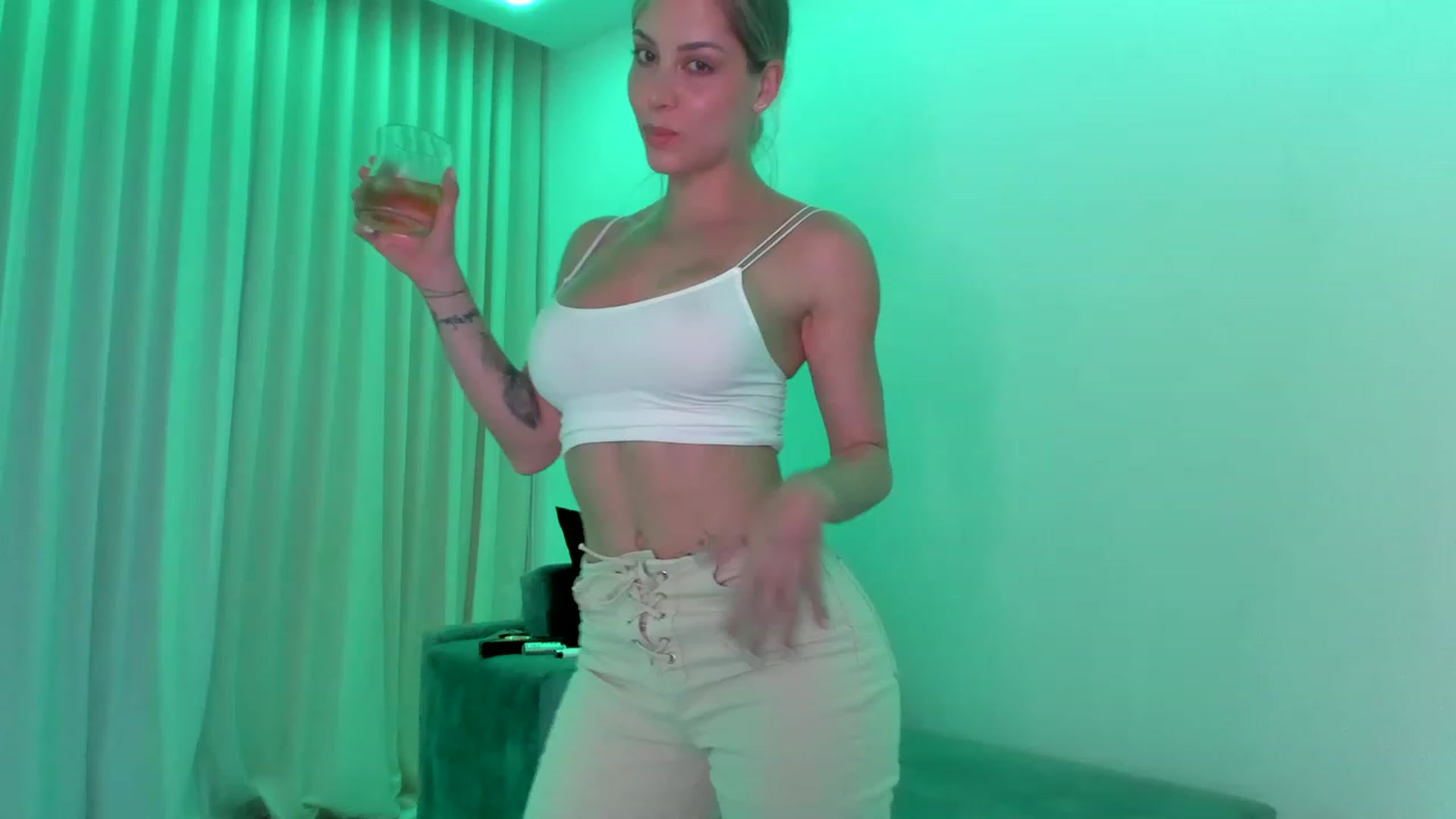 Gallery image thumbnail from Kimtylor_'s myfreecams stream on, 02/18/2023, 23:25 image 5 of 20