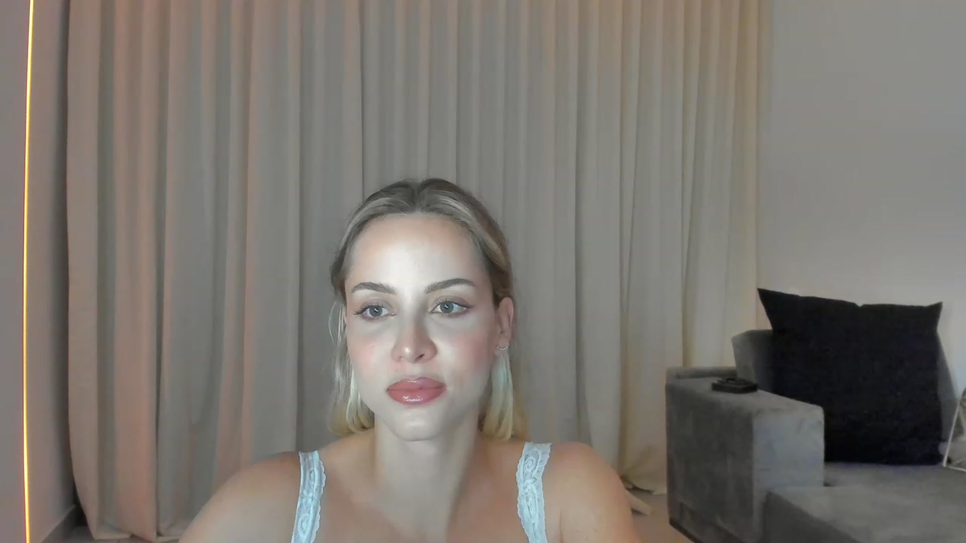 Gallery image thumbnail from Kimtylor_'s myfreecams stream on, 02/21/2023, 02:38 image 9 of 20