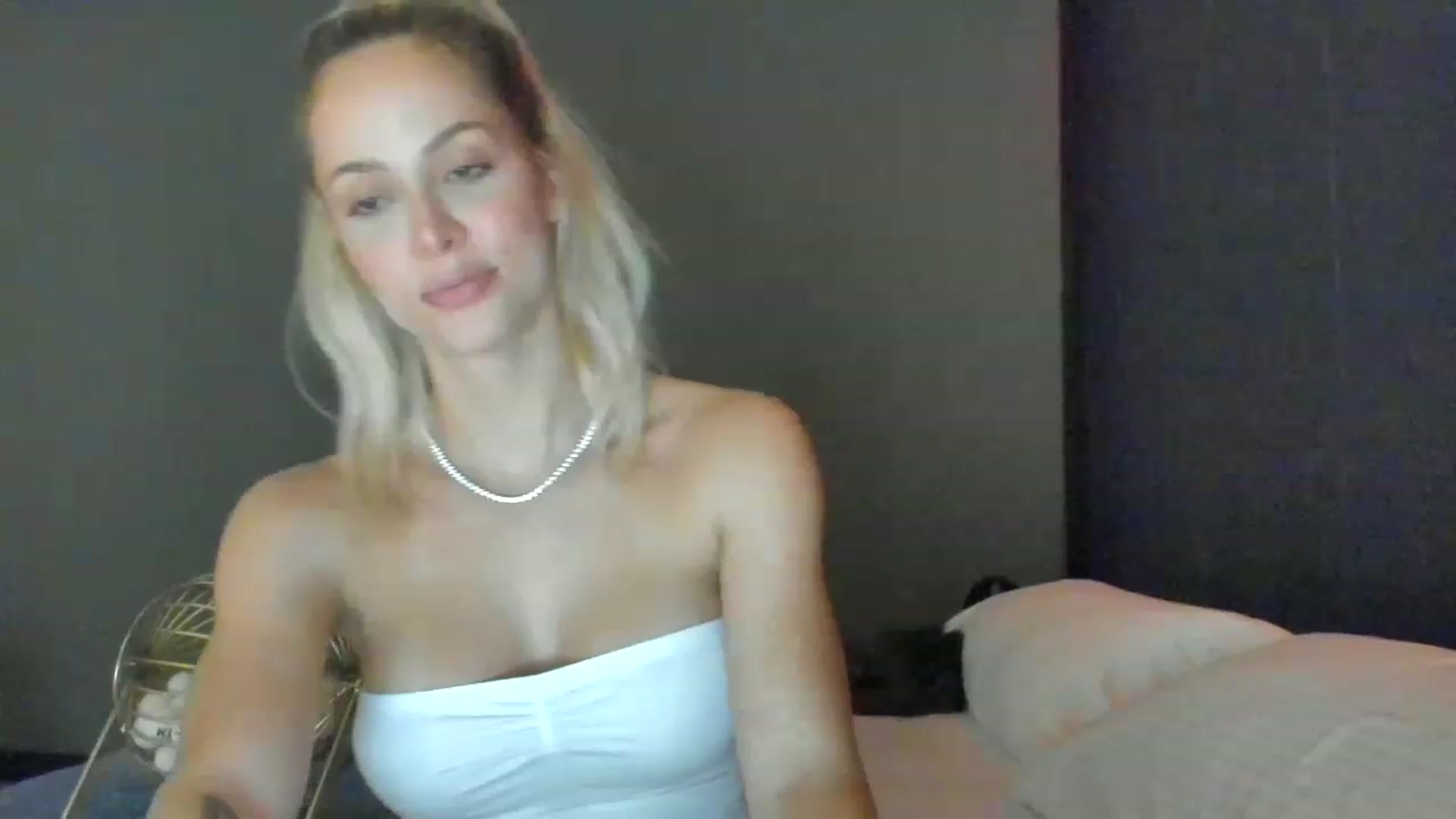 Gallery image thumbnail from Kimtylor_'s myfreecams stream on, 02/25/2023, 03:56 image 3 of 20