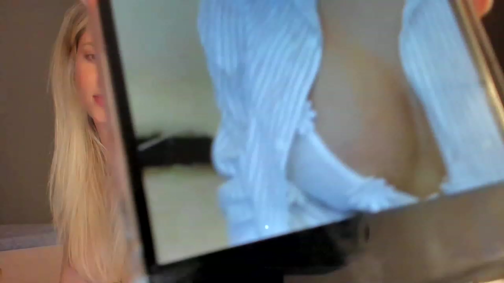 Gallery image thumbnail from Kimtylor_'s myfreecams stream on, 02/27/2023, 03:19 image 11 of 20