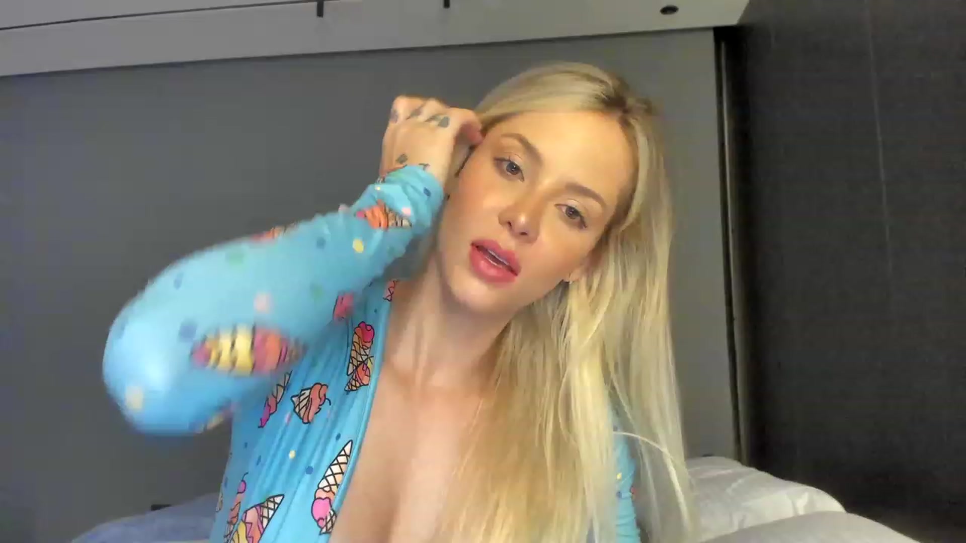 Gallery image thumbnail from Kimtylor_'s myfreecams stream on, 02/27/2023, 03:19 image 5 of 20