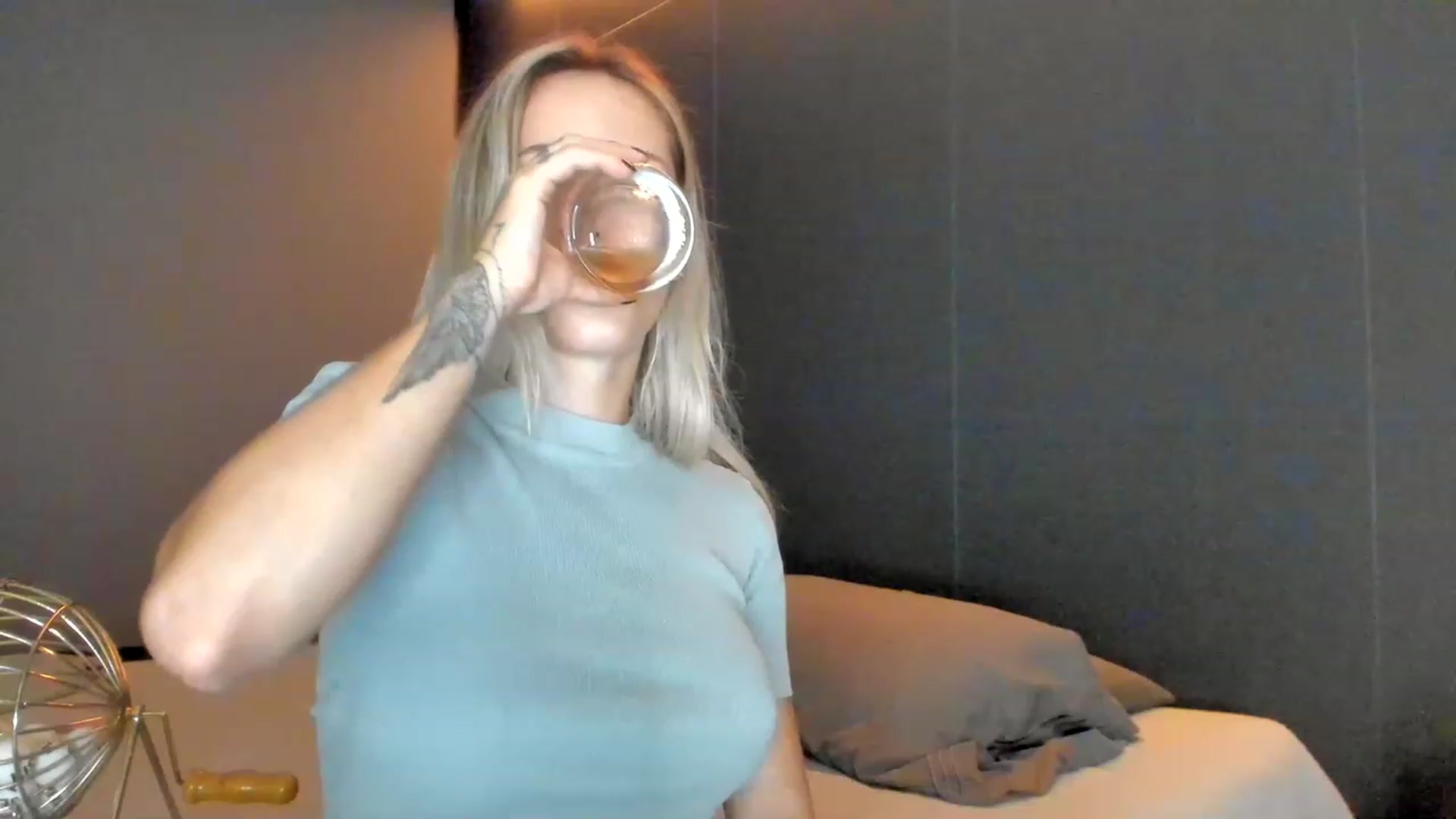 Gallery image thumbnail from Kimtylor_'s myfreecams stream on, 03/25/2023, 04:03 image 7 of 20