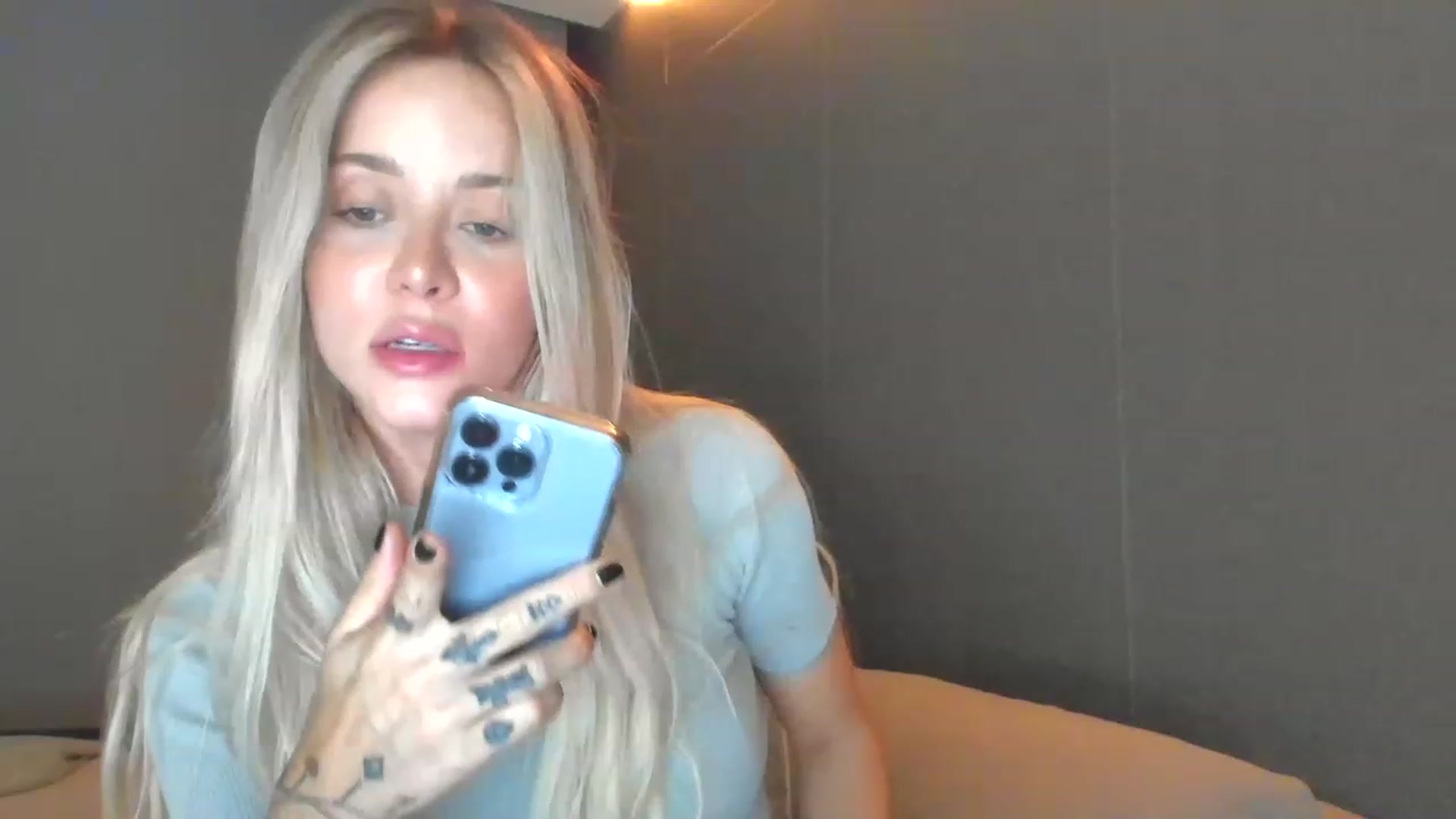 Gallery image thumbnail from Kimtylor_'s myfreecams stream on, 03/25/2023, 04:03 image 13 of 20