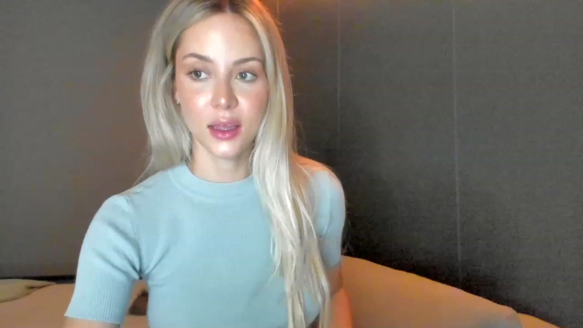 Gallery image thumbnail from Kimtylor_'s myfreecams stream on, 03/25/2023, 04:03 image 9 of 20