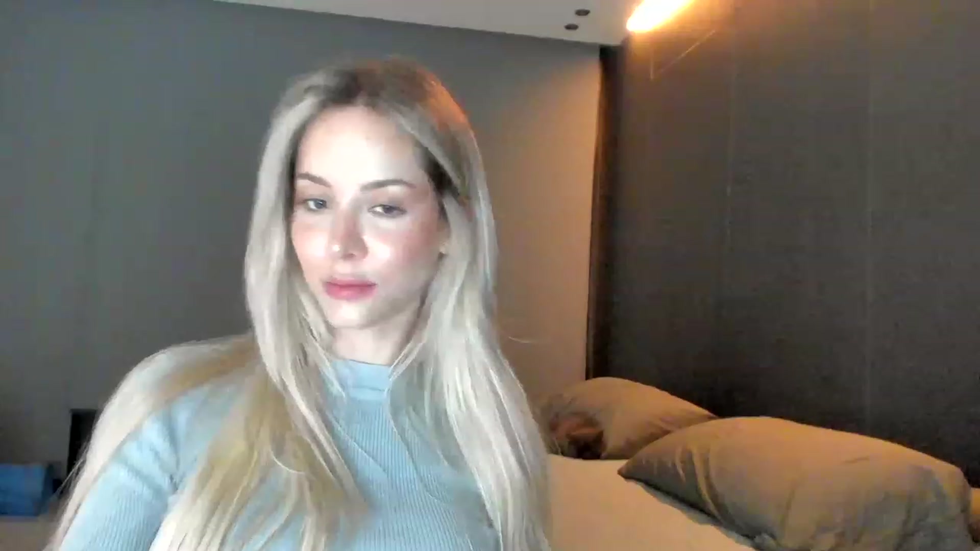 Gallery image thumbnail from Kimtylor_'s myfreecams stream on, 03/25/2023, 04:03 image 20 of 20
