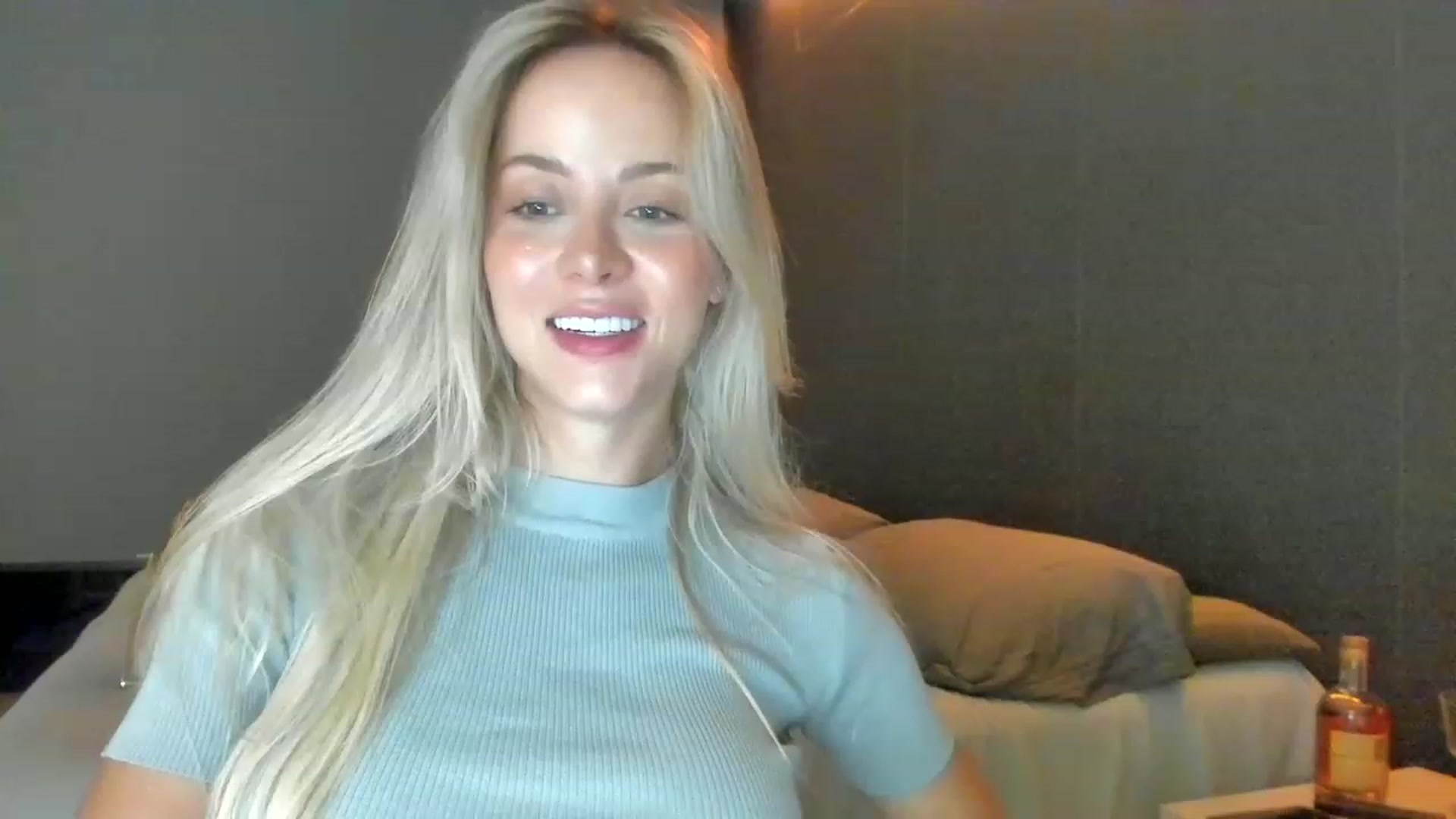 Gallery image thumbnail from Kimtylor_'s myfreecams stream on, 03/25/2023, 05:34 image 1 of 20