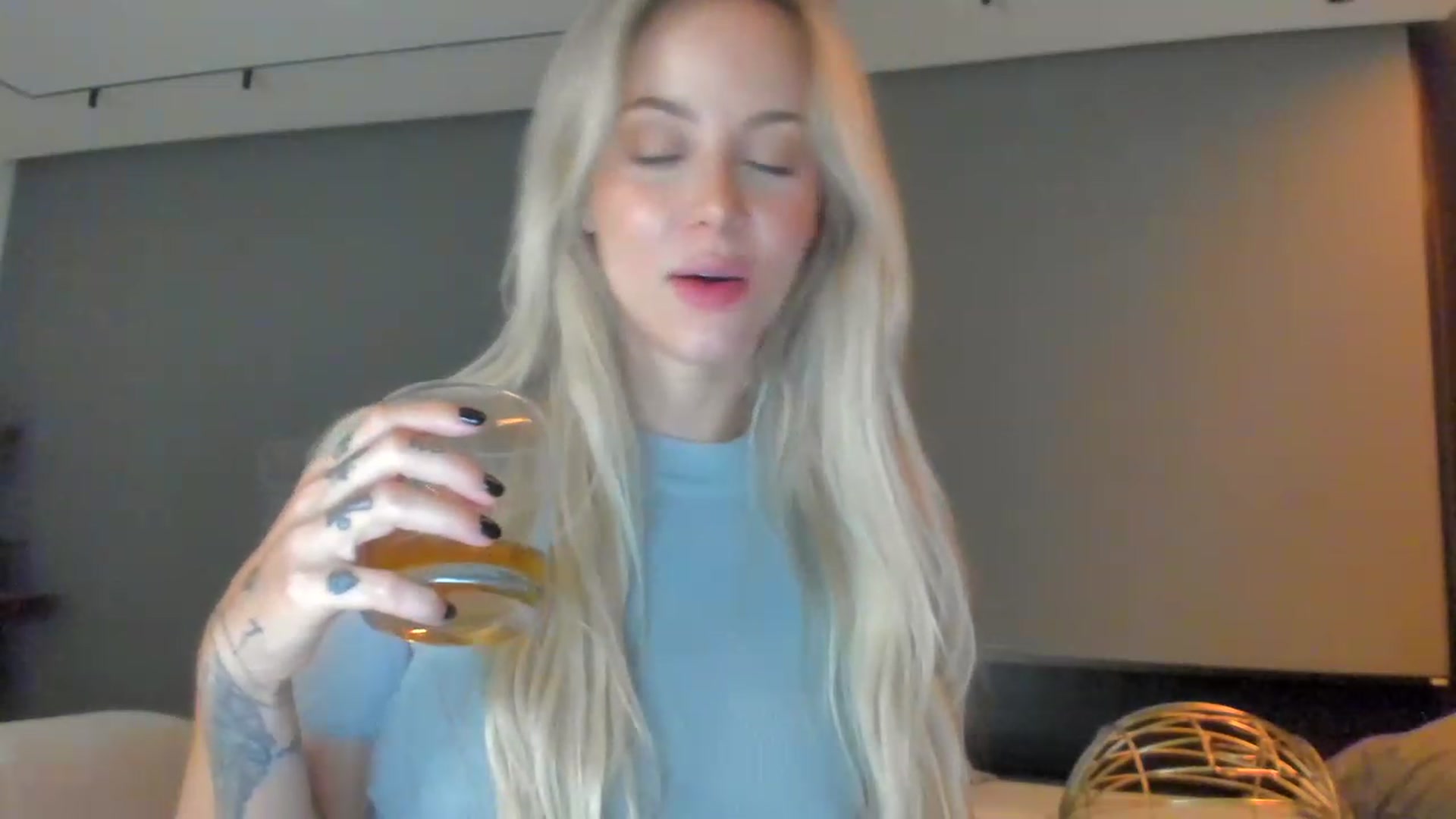 Gallery image thumbnail from Kimtylor_'s myfreecams stream on, 03/25/2023, 05:34 image 9 of 20