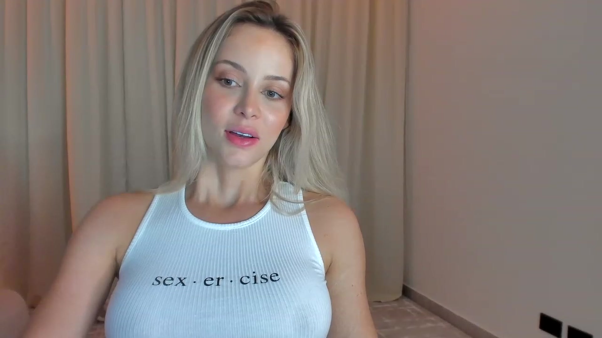 Gallery image thumbnail from Kimtylor_'s myfreecams stream on, 03/31/2023, 03:18 image 9 of 20
