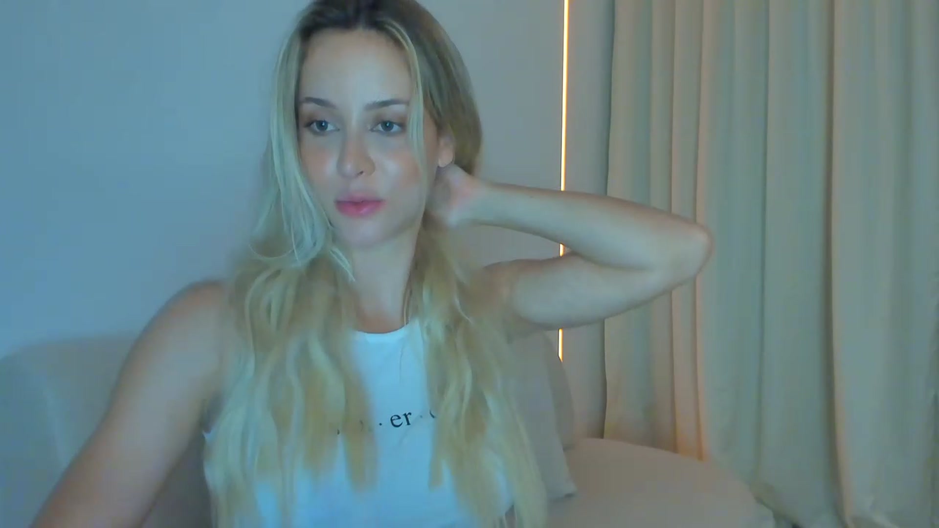 Gallery image thumbnail from Kimtylor_'s myfreecams stream on, 03/31/2023, 03:18 image 12 of 20
