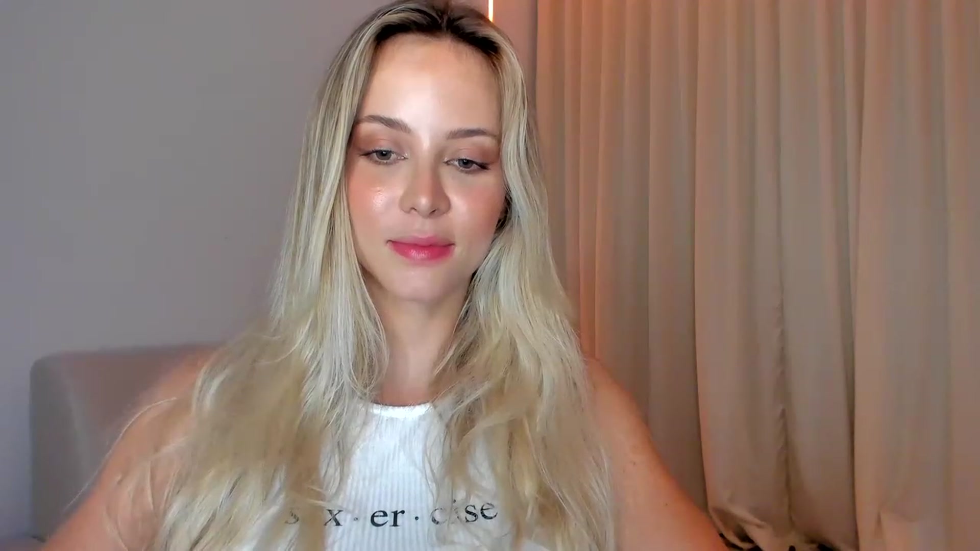 Gallery image thumbnail from Kimtylor_'s myfreecams stream on, 03/31/2023, 03:18 image 4 of 20