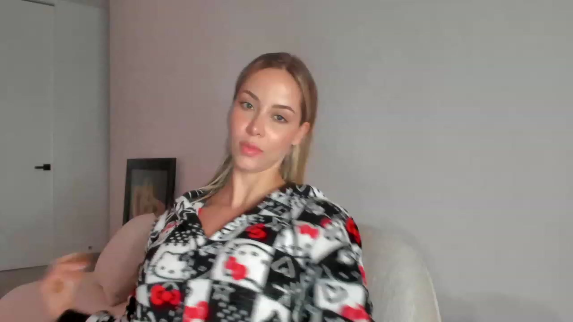 Gallery image thumbnail from Kimtylor_'s myfreecams stream on, 04/04/2023, 01:49 image 11 of 20