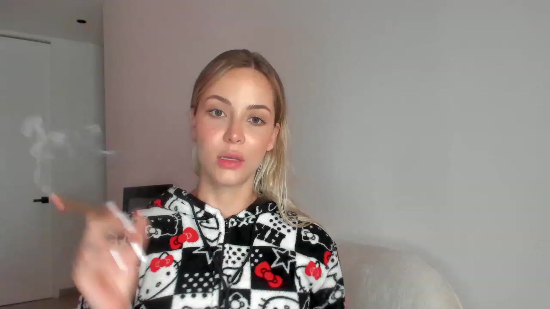 Gallery image thumbnail from Kimtylor_'s myfreecams stream on, 04/04/2023, 01:49 image 2 of 20