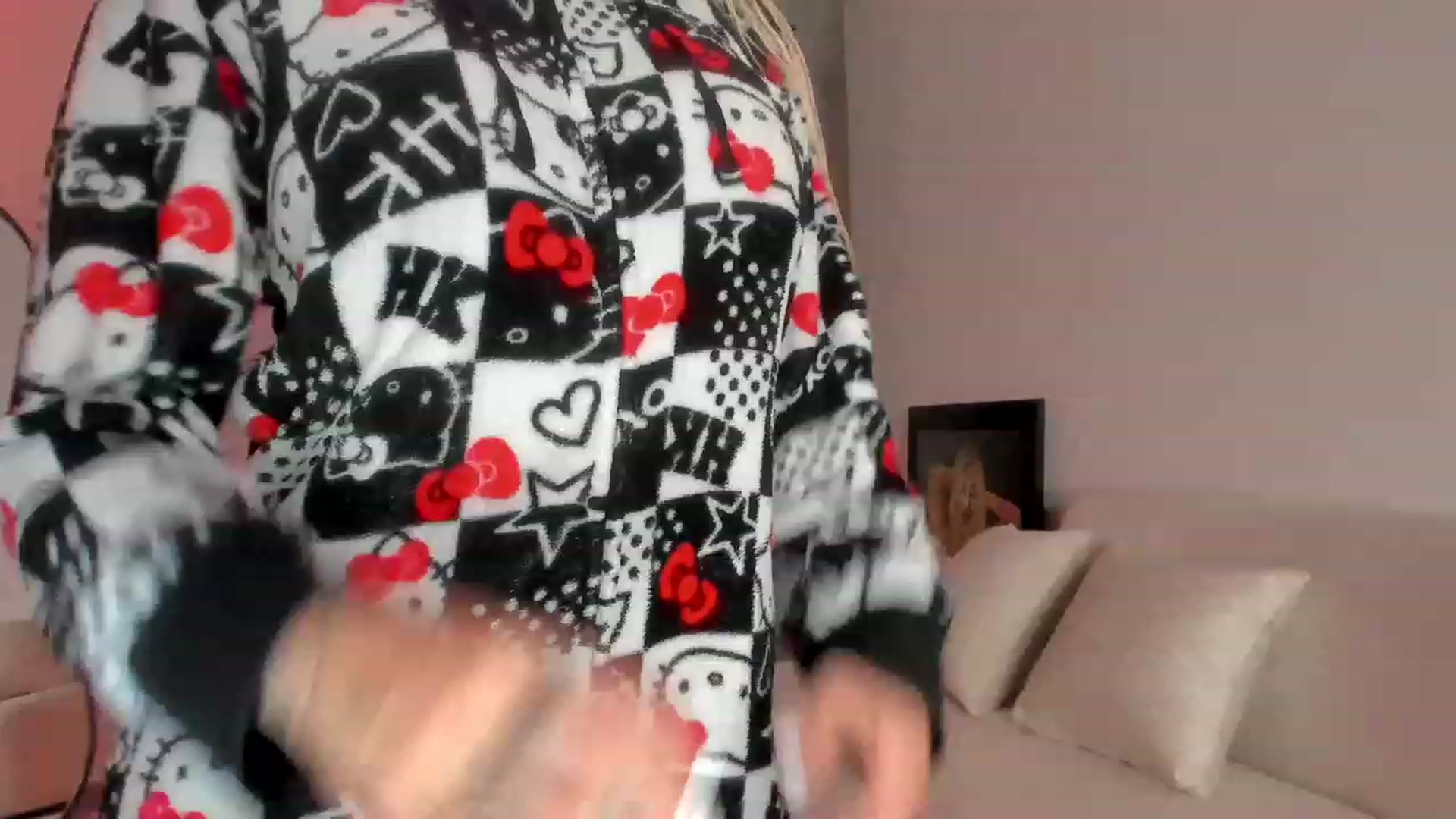 Gallery image thumbnail from Kimtylor_'s myfreecams stream on, 04/04/2023, 01:49 image 5 of 20