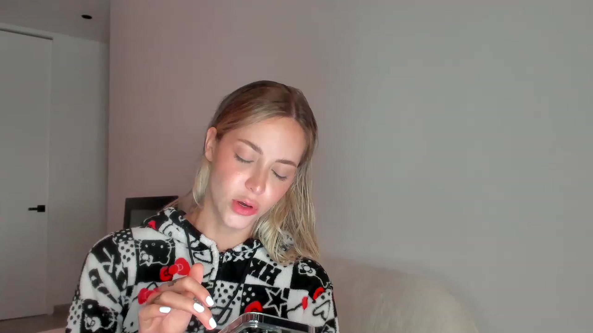 Gallery image thumbnail from Kimtylor_'s myfreecams stream on, 04/04/2023, 01:49 image 1 of 20