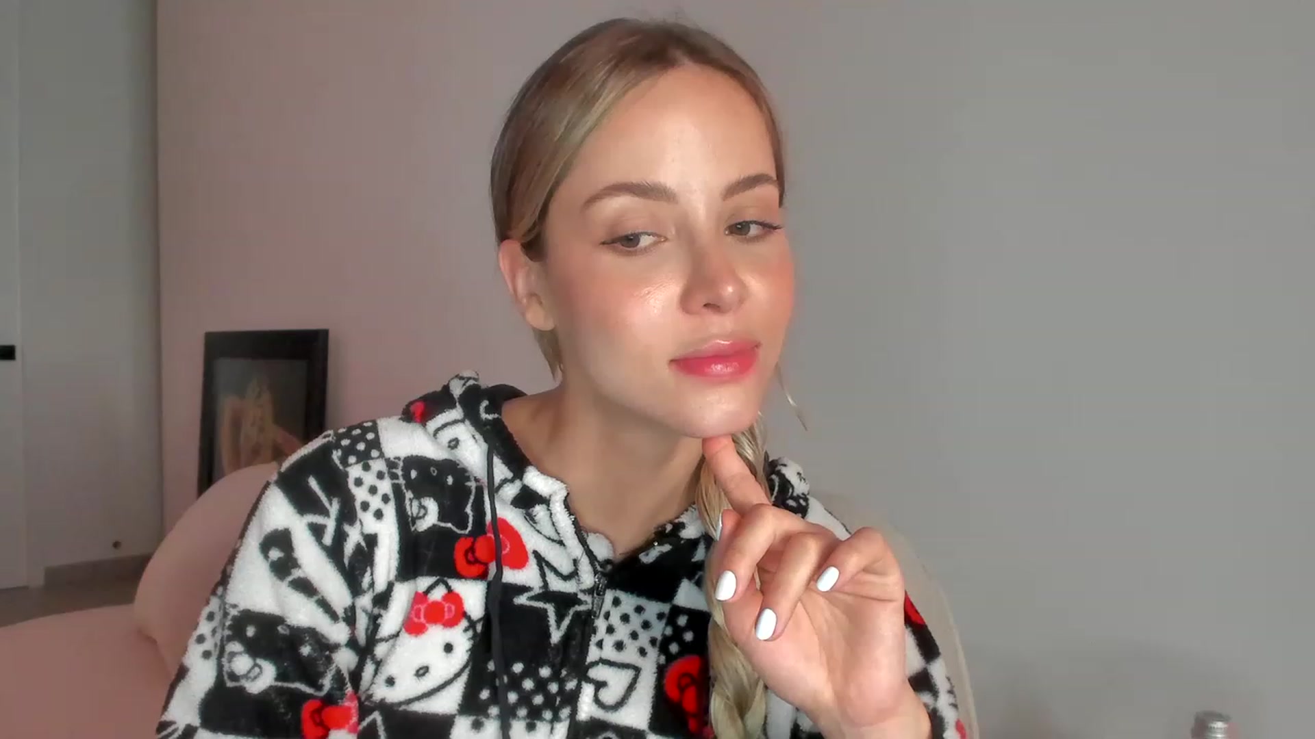 Gallery image thumbnail from Kimtylor_'s myfreecams stream on, 04/04/2023, 01:49 image 17 of 20