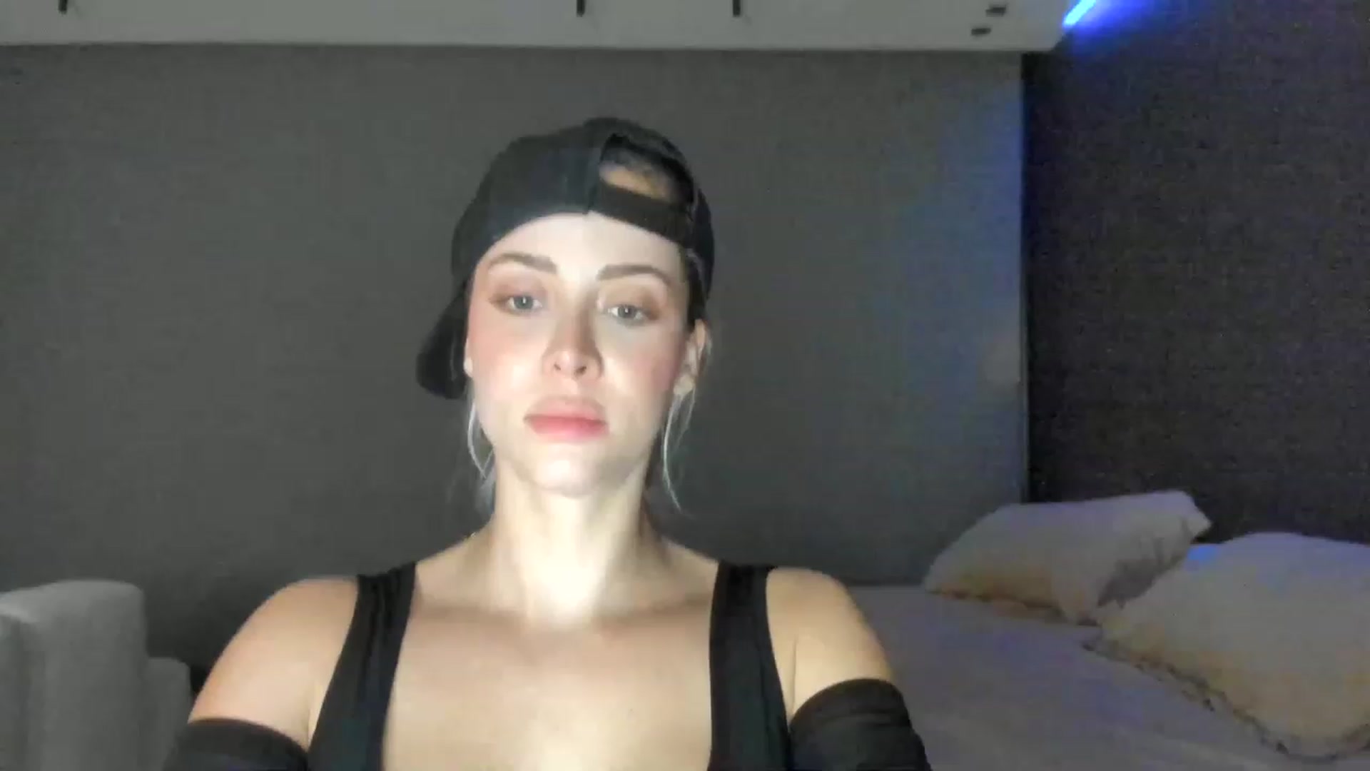 Gallery image thumbnail from Kimtylor_'s myfreecams stream on, 04/07/2023, 02:05 image 11 of 20