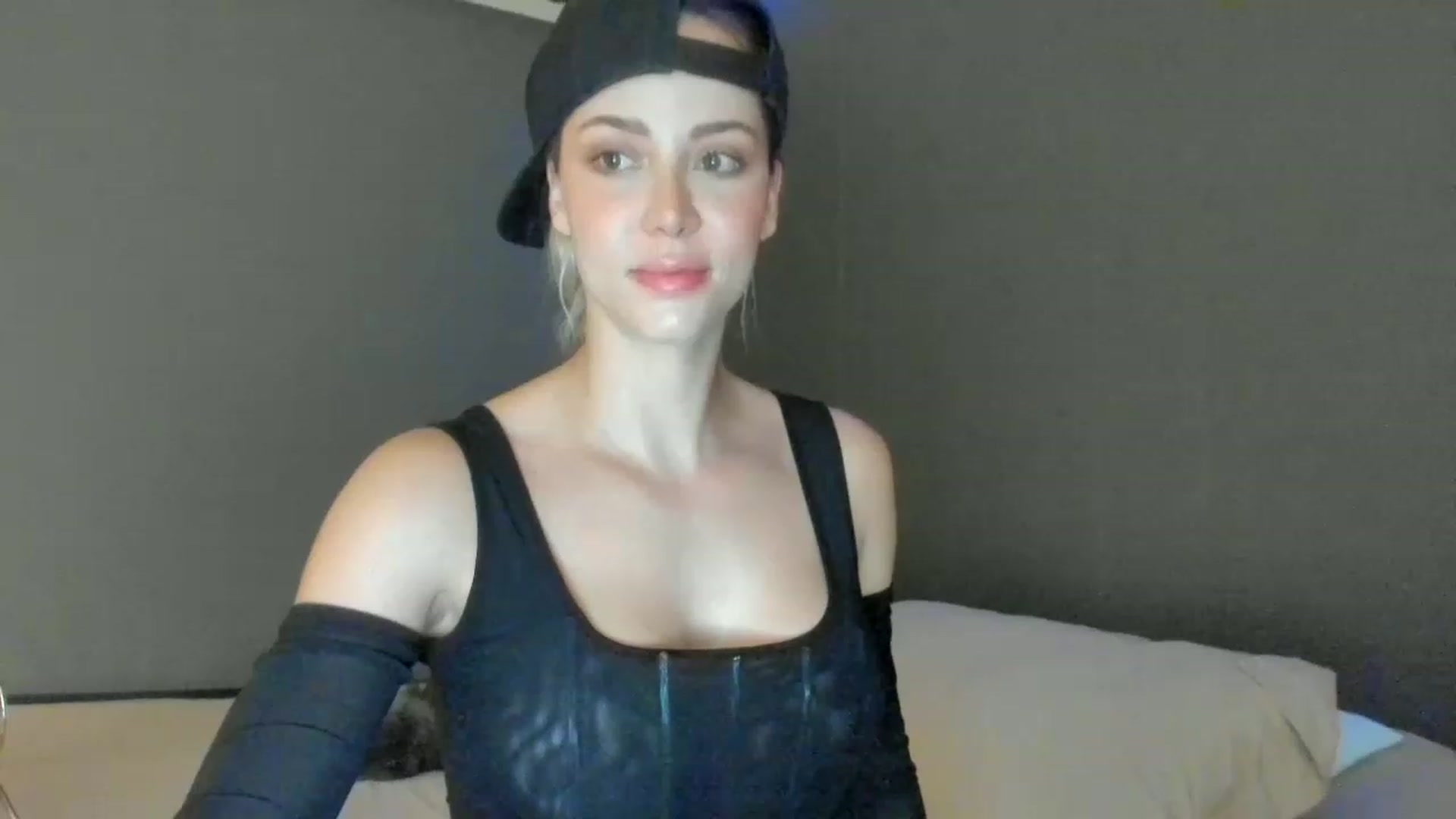 Gallery image thumbnail from Kimtylor_'s myfreecams stream on, 04/07/2023, 02:05 image 1 of 20