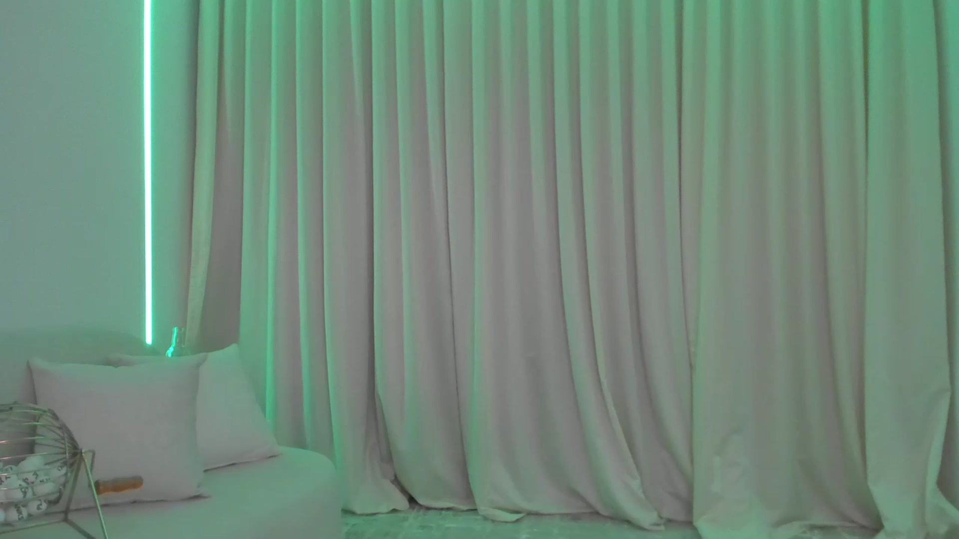 Gallery image thumbnail from Kimtylor_'s myfreecams stream on, 04/26/2023, 03:29 image 15 of 20