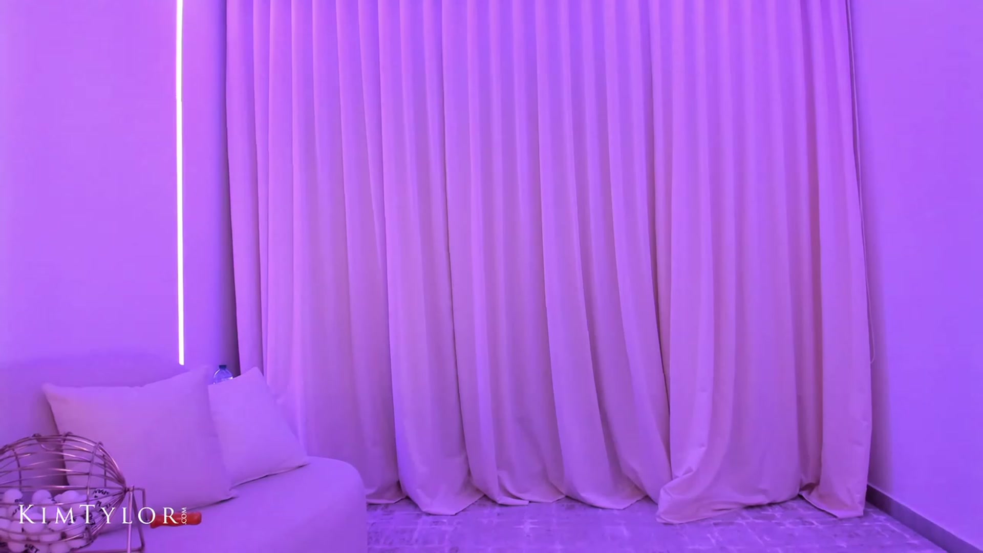 Gallery image thumbnail from Kimtylor_'s myfreecams stream on, 04/29/2023, 03:31 image 11 of 20