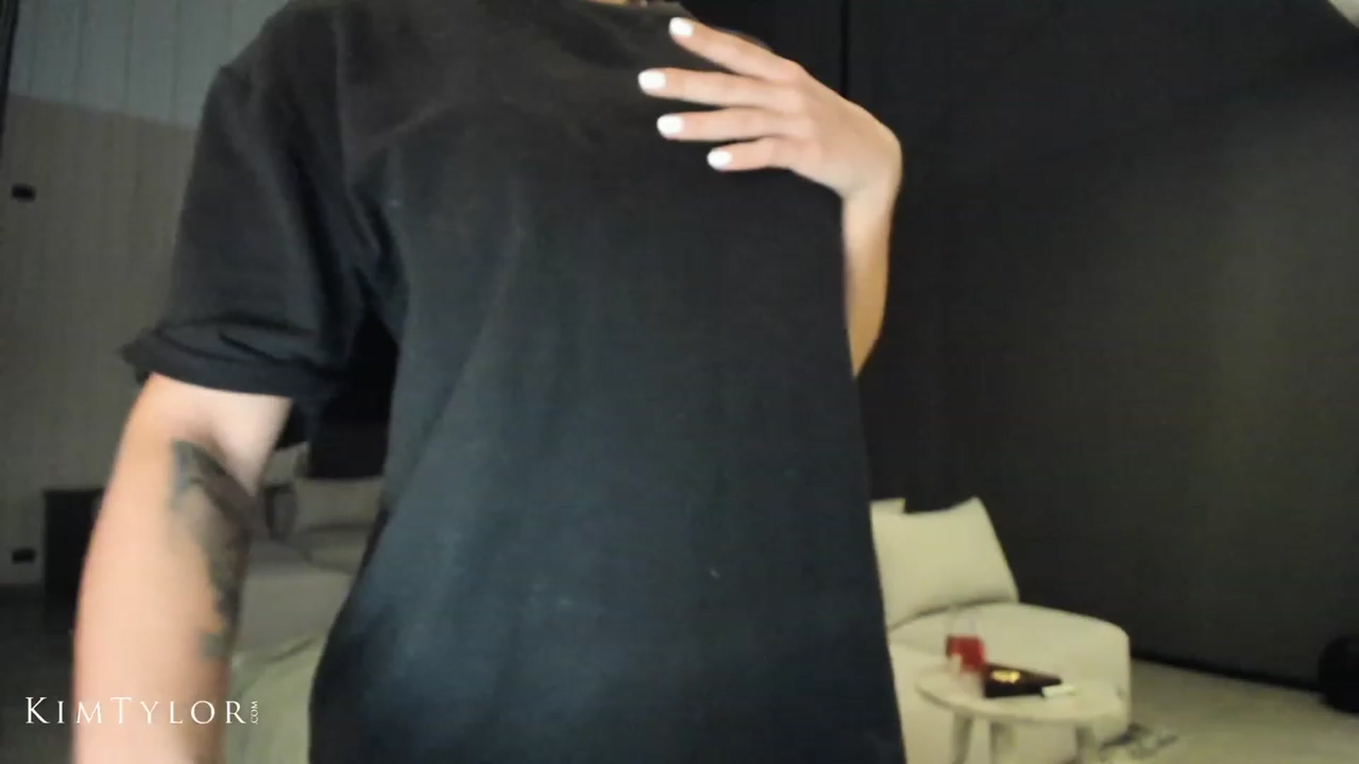 Gallery image thumbnail from Kimtylor_'s myfreecams stream on, 04/30/2023, 01:40 image 10 of 20