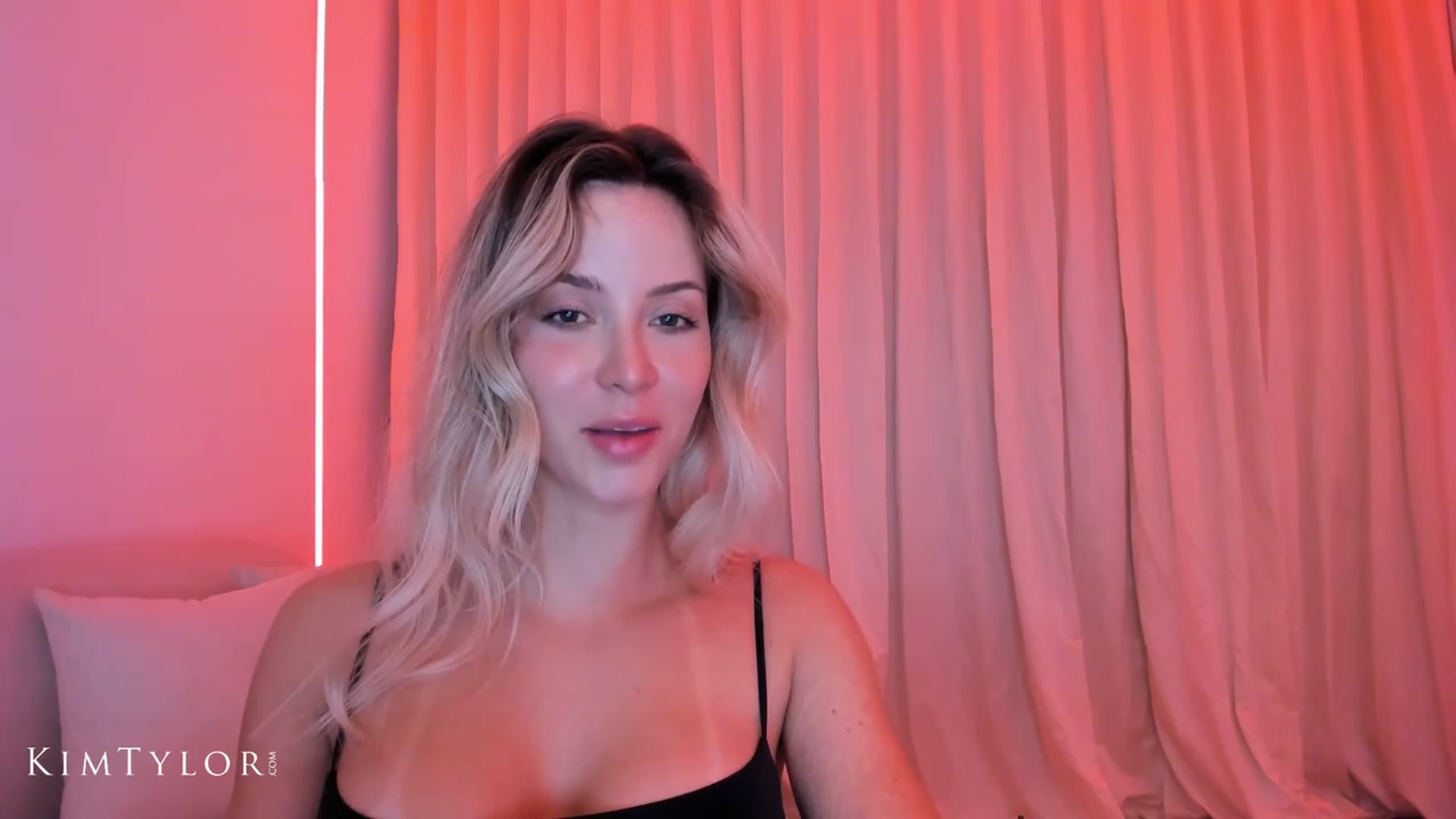 Gallery image thumbnail from Kimtylor_'s myfreecams stream on, 05/07/2023, 01:40 image 8 of 20