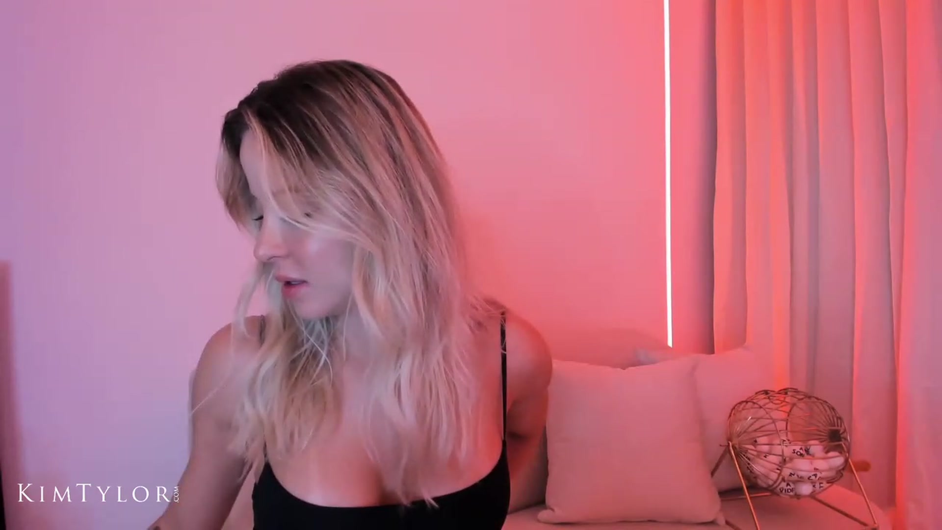 Gallery image thumbnail from Kimtylor_'s myfreecams stream on, 05/07/2023, 01:40 image 12 of 20