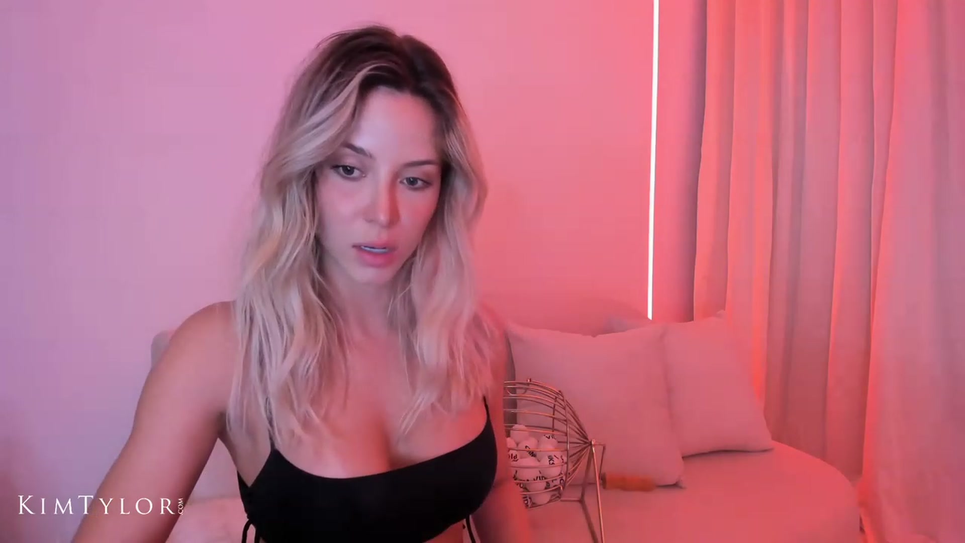 Gallery image thumbnail from Kimtylor_'s myfreecams stream on, 05/07/2023, 01:40 image 18 of 20