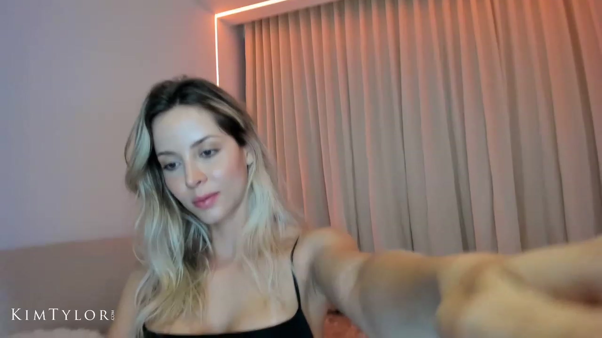 Gallery image thumbnail from Kimtylor_'s myfreecams stream on, 05/07/2023, 02:44 image 20 of 20