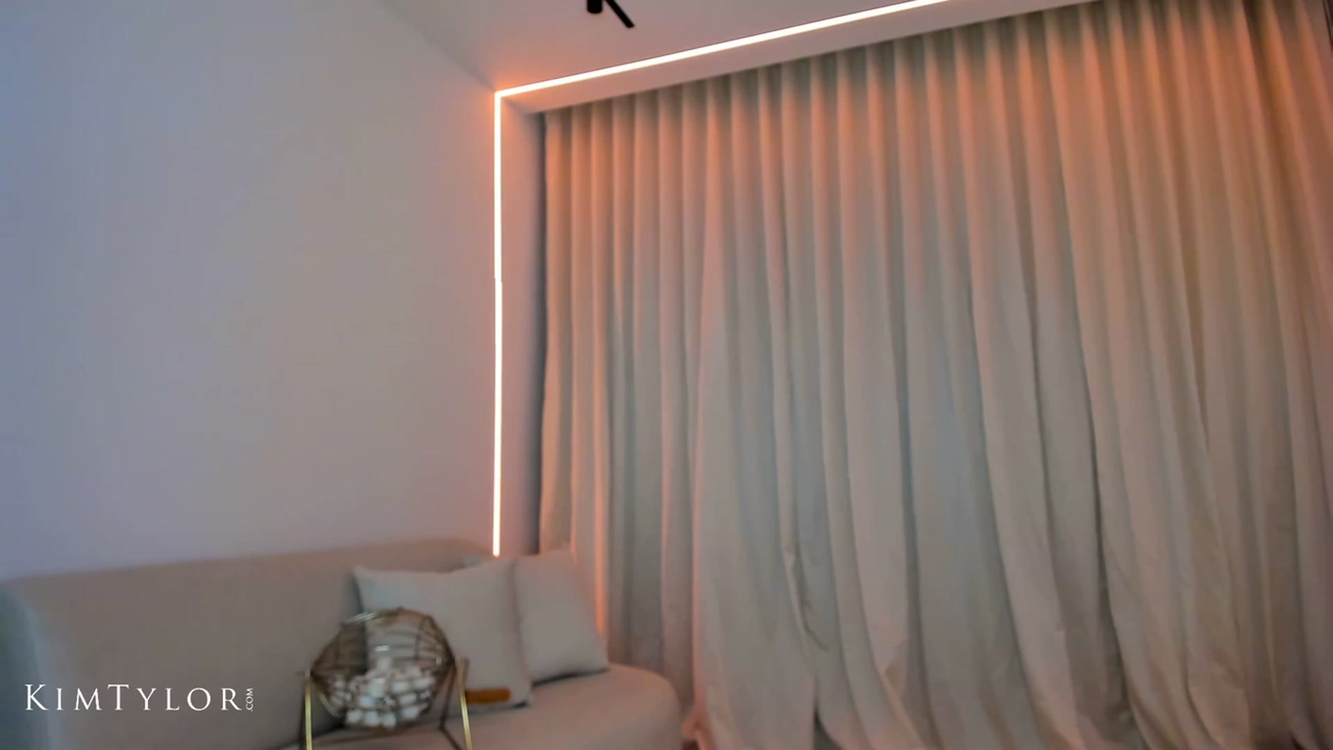Gallery image thumbnail from Kimtylor_'s myfreecams stream on, 05/07/2023, 02:44 image 4 of 20