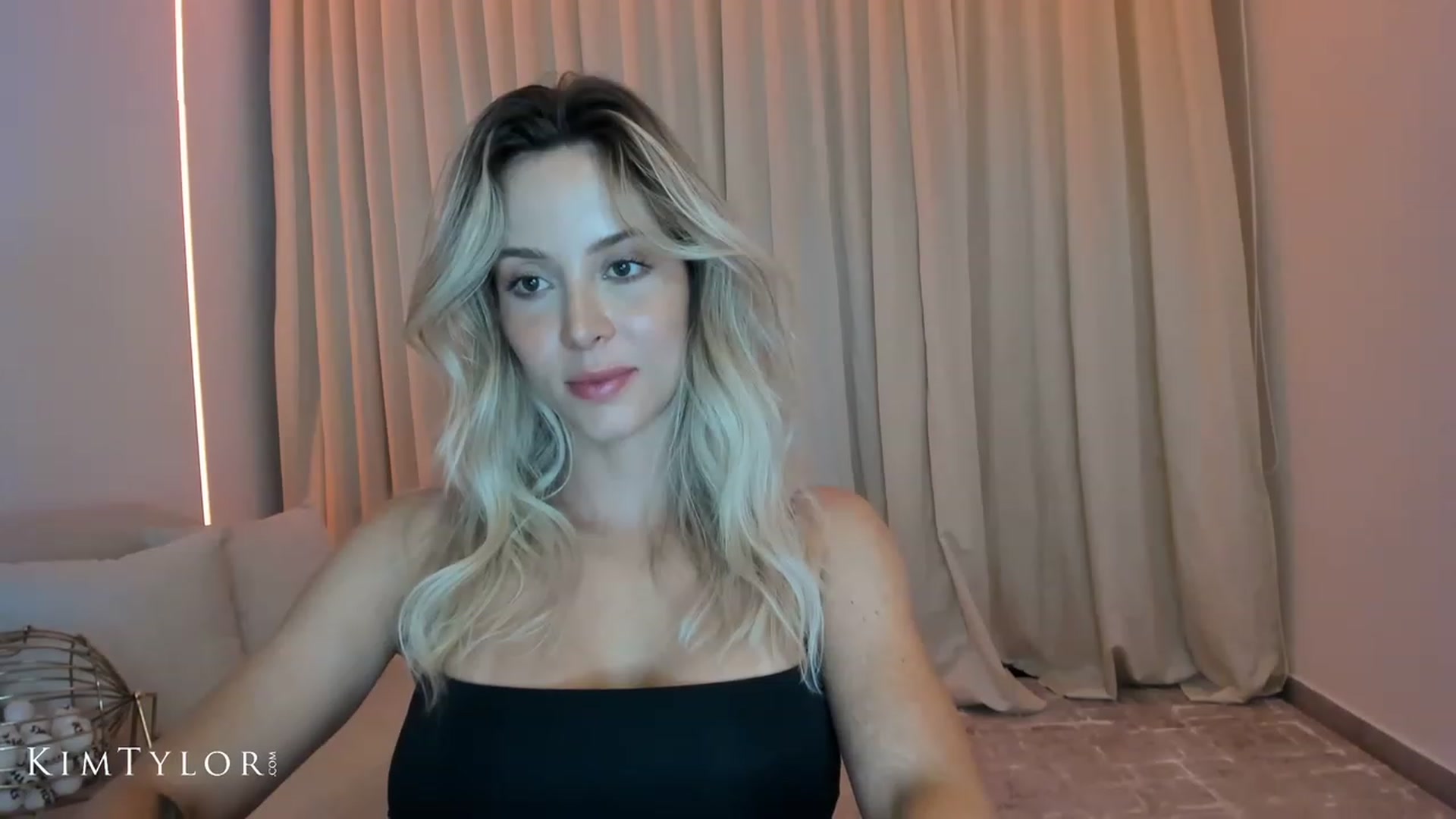 Gallery image thumbnail from Kimtylor_'s myfreecams stream on, 05/07/2023, 02:44 image 15 of 20