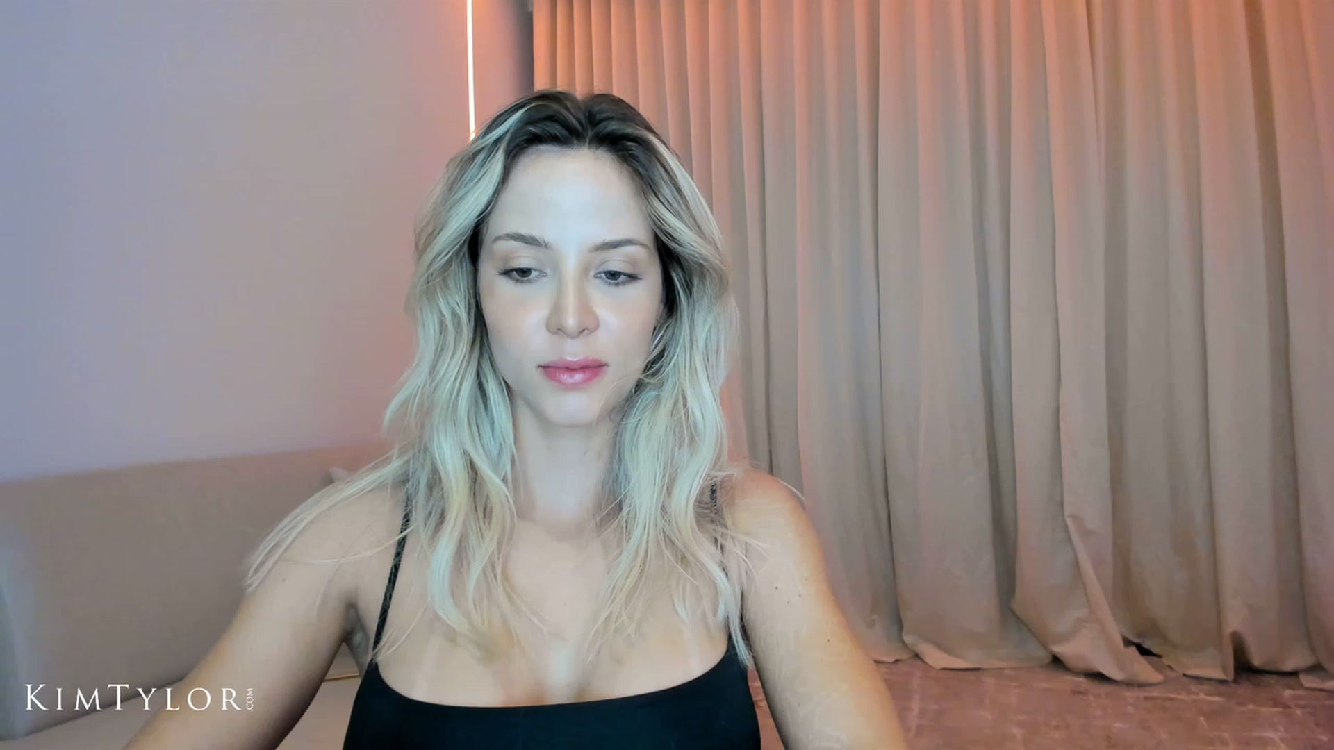Gallery image thumbnail from Kimtylor_'s myfreecams stream on, 05/07/2023, 02:44 image 7 of 20