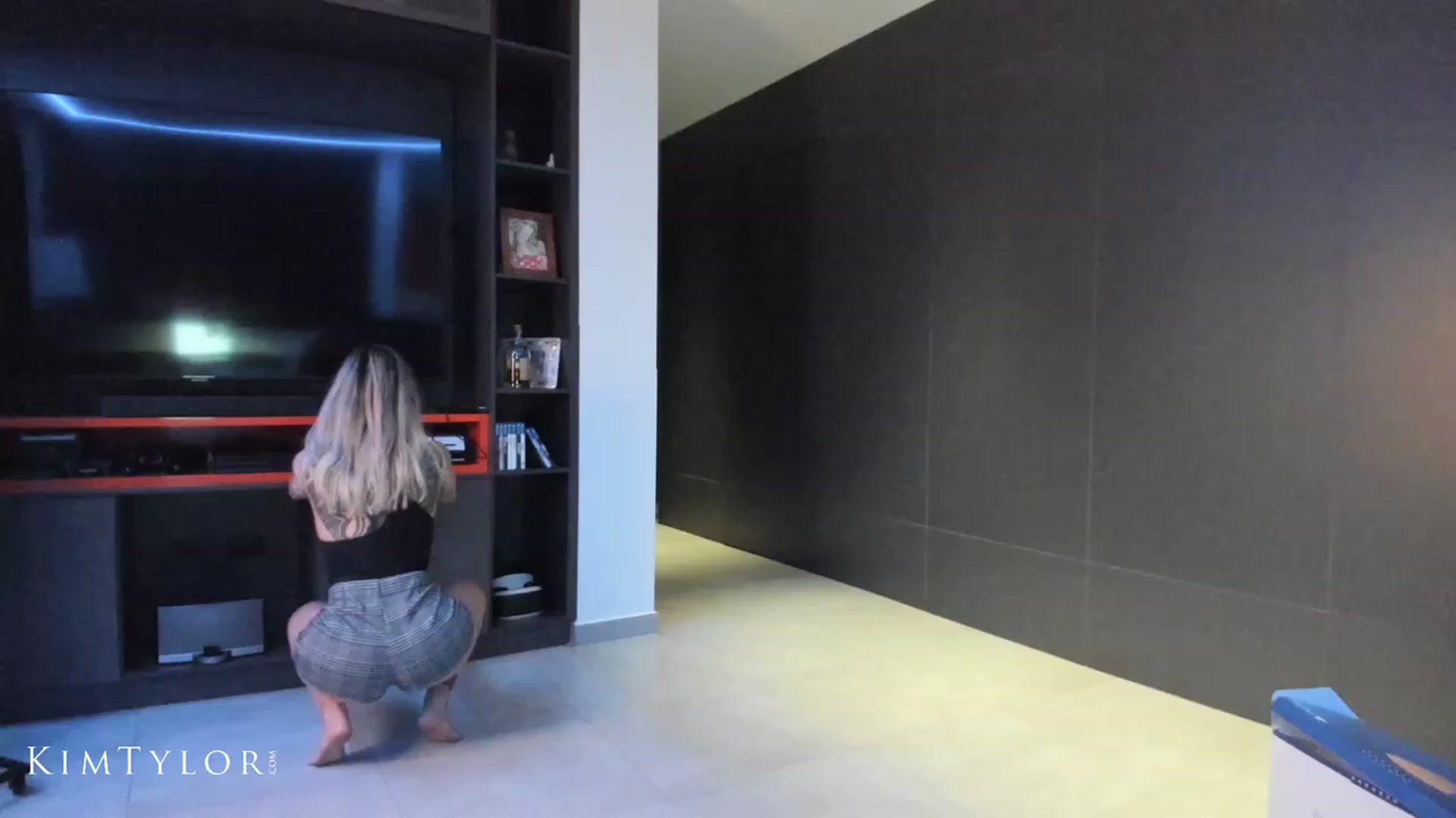 Gallery image thumbnail from Kimtylor_'s myfreecams stream on, 05/11/2023, 03:11 image 13 of 20